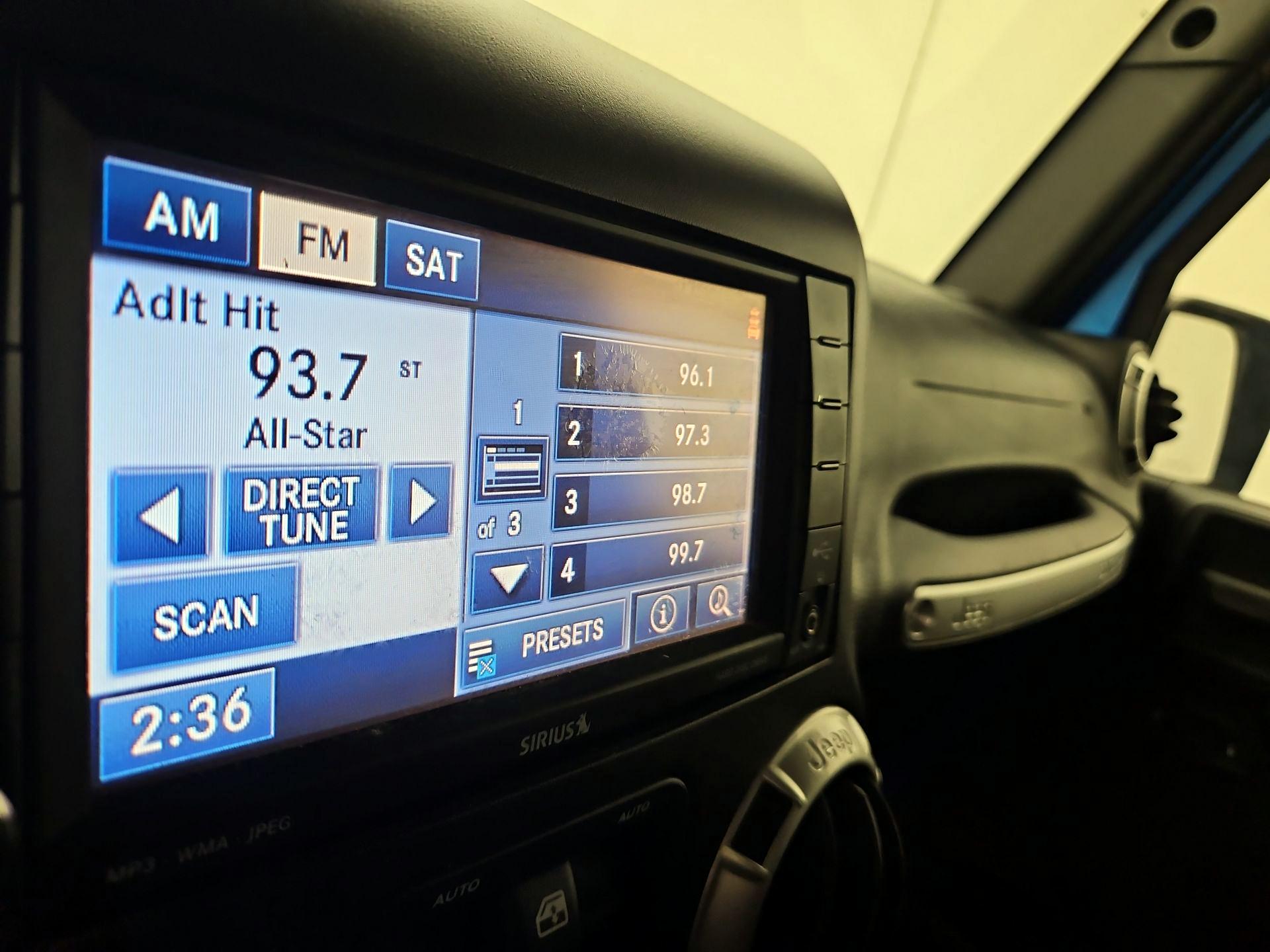 Thumbnail: 2015 Jeep Wrangler - 14