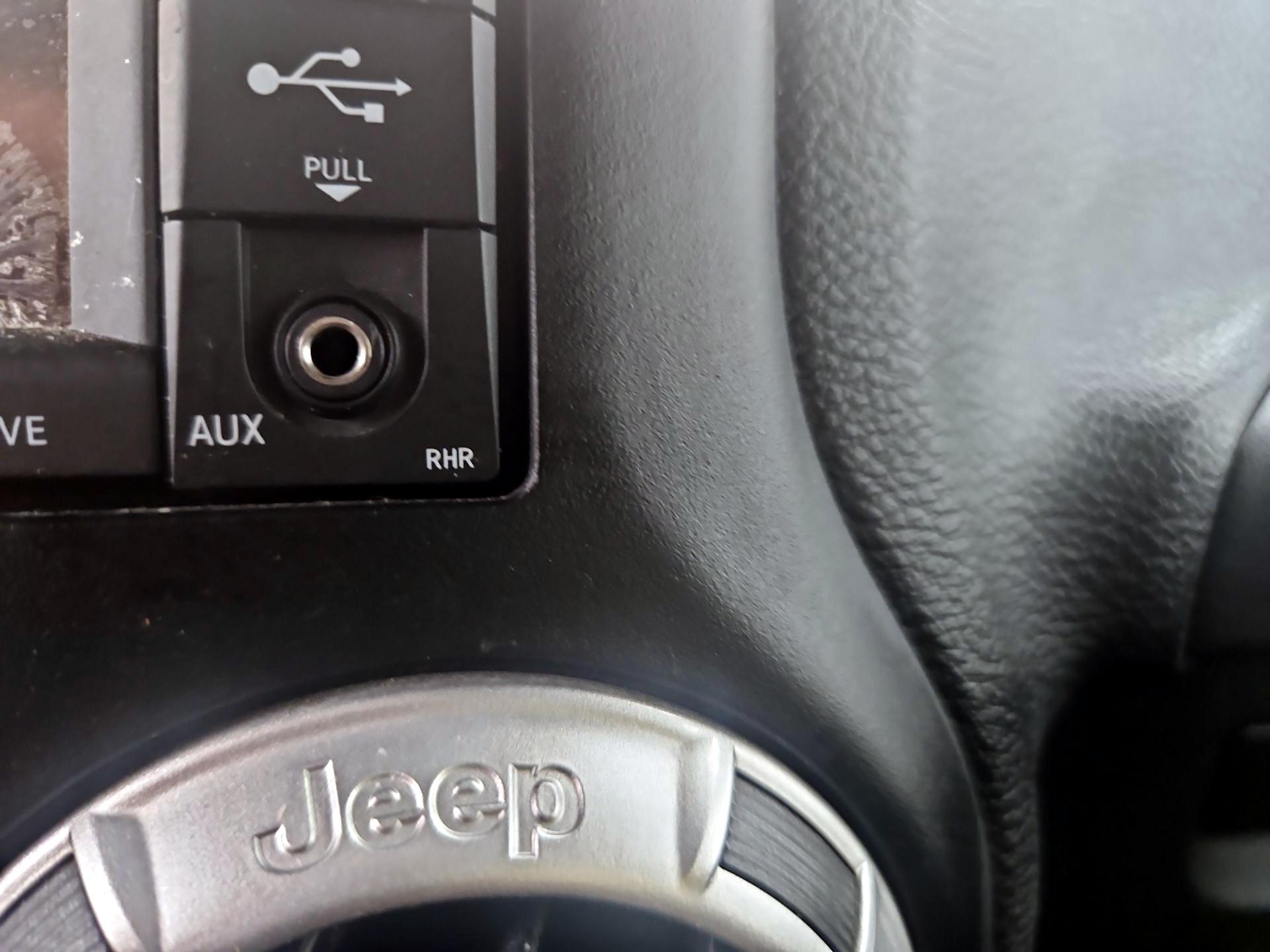 Thumbnail: 2015 Jeep Wrangler - 17