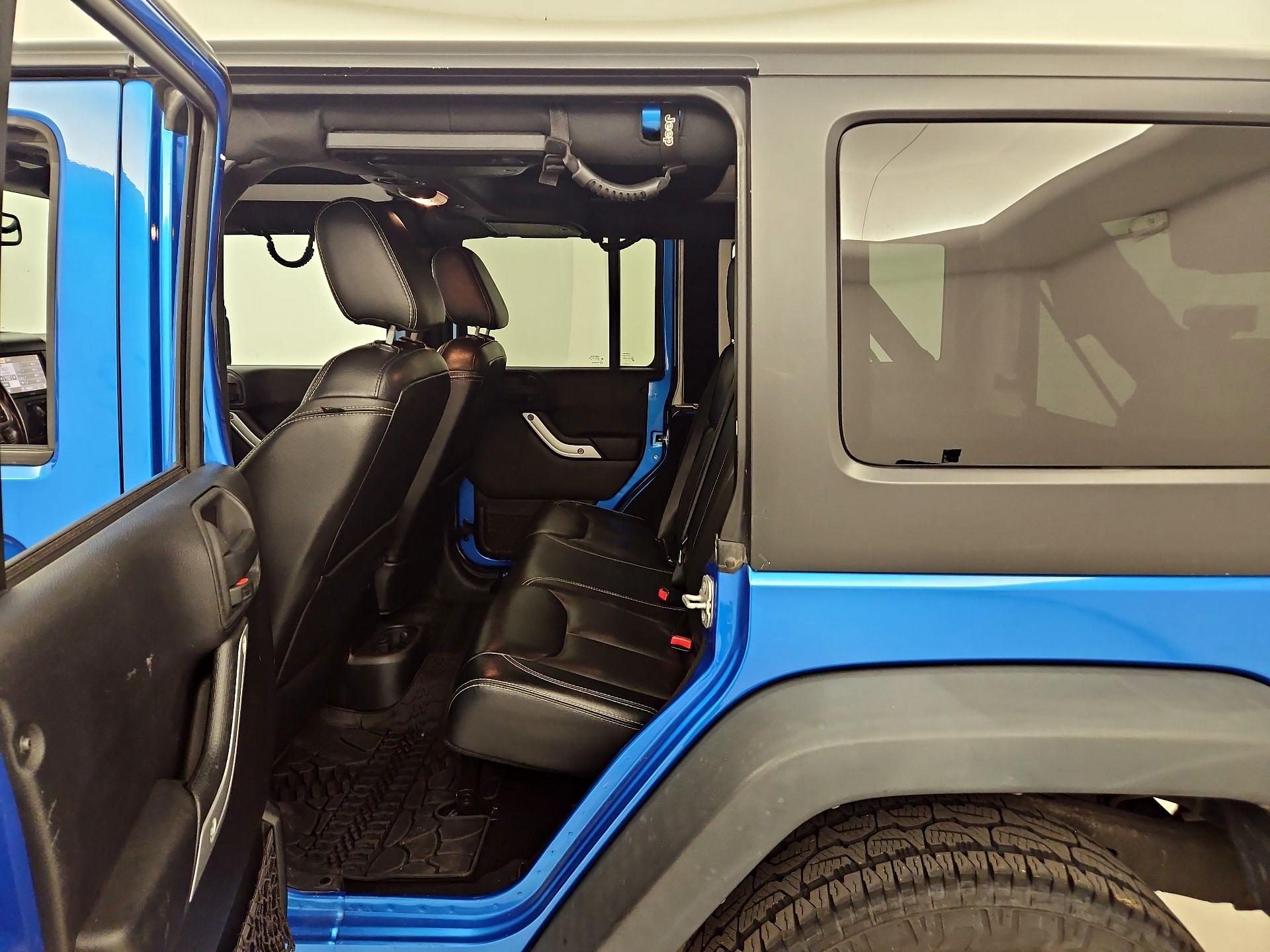 Thumbnail: 2015 Jeep Wrangler - 18