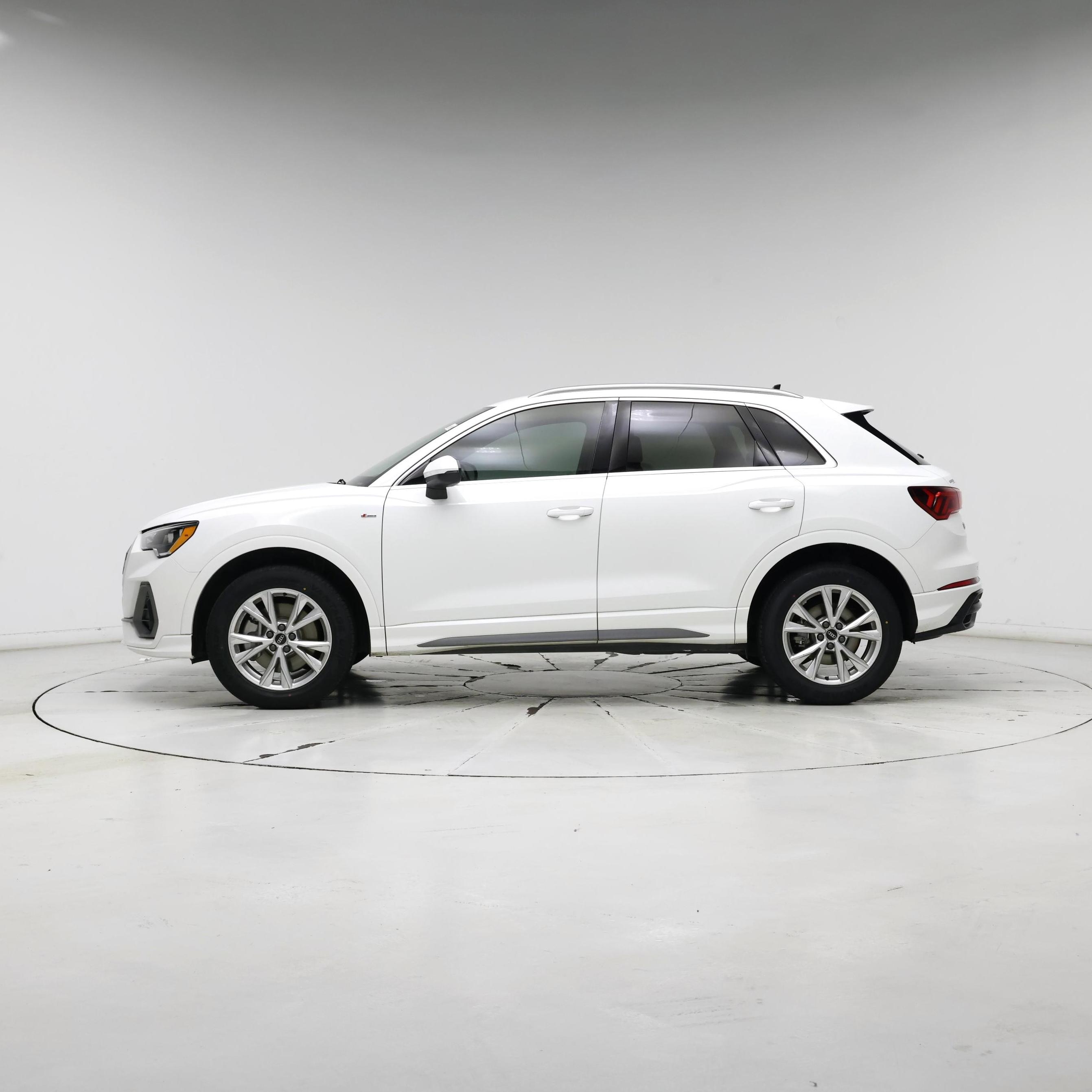 Thumbnail: 2022 Audi Q3 - 3