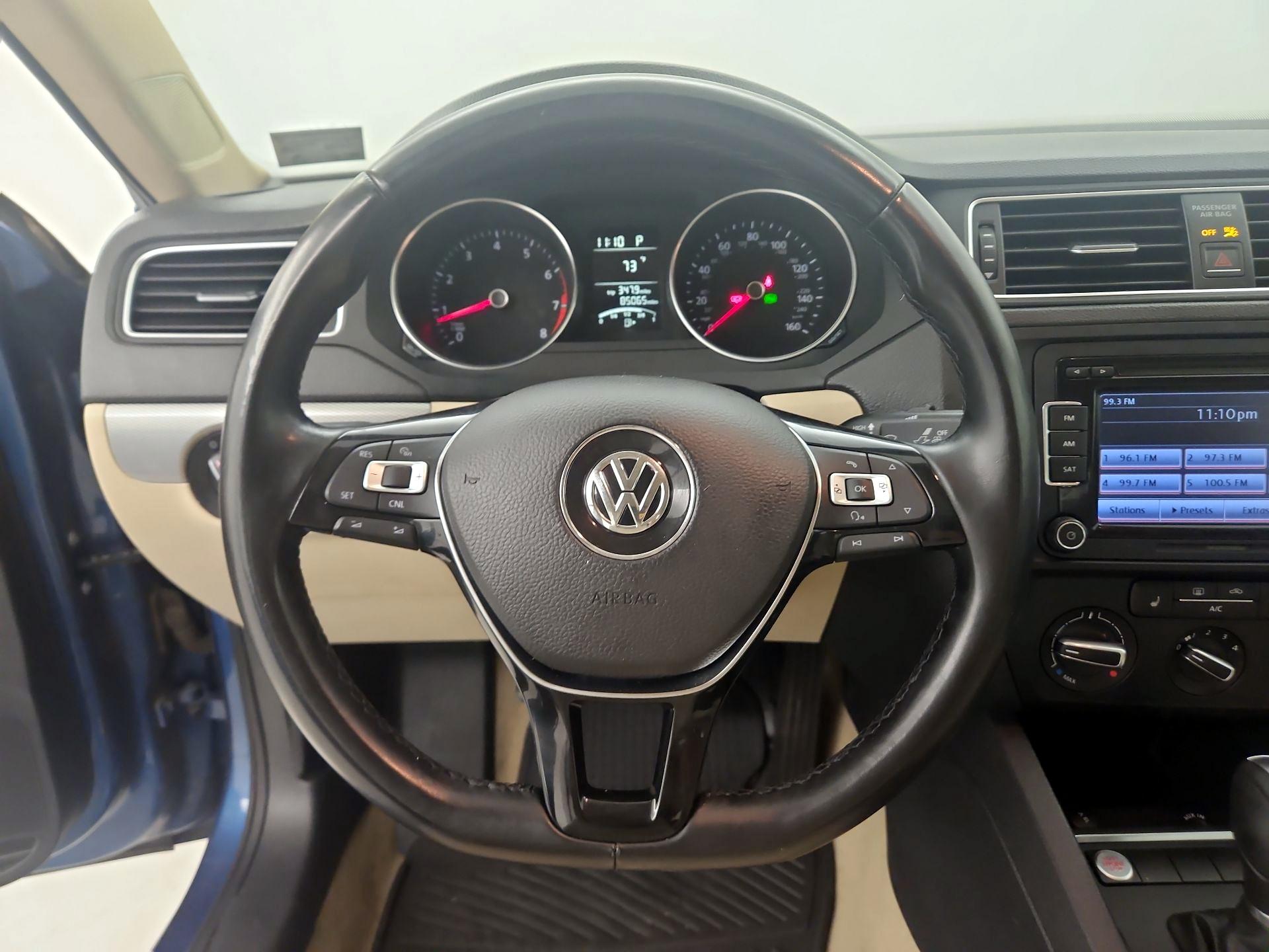 Thumbnail: 2015 Volkswagen Jetta - 10