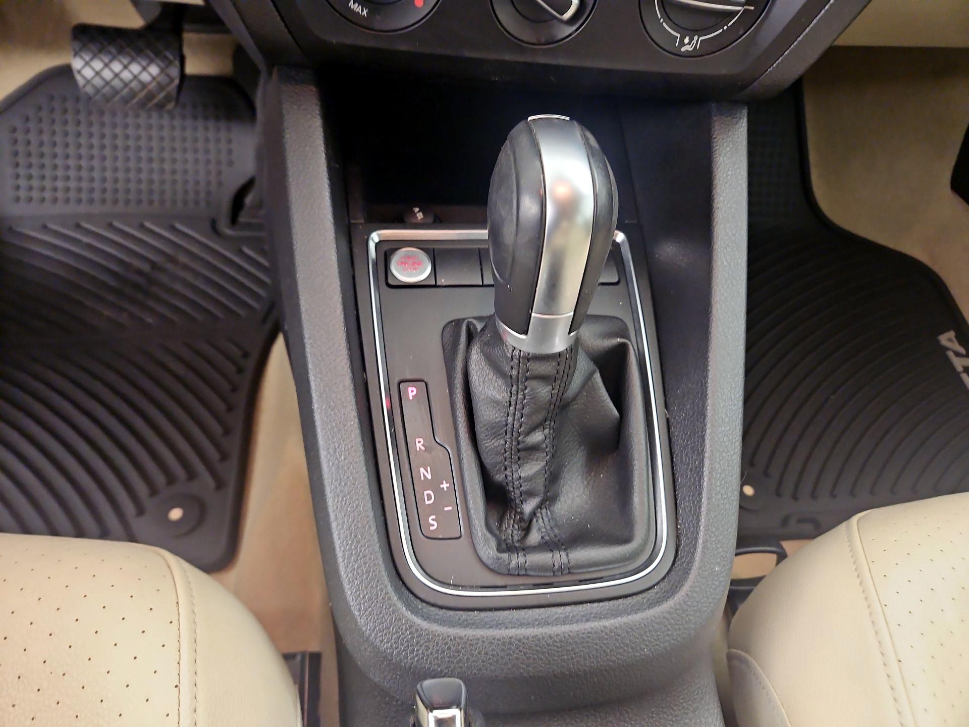 Thumbnail: 2015 Volkswagen Jetta - 17