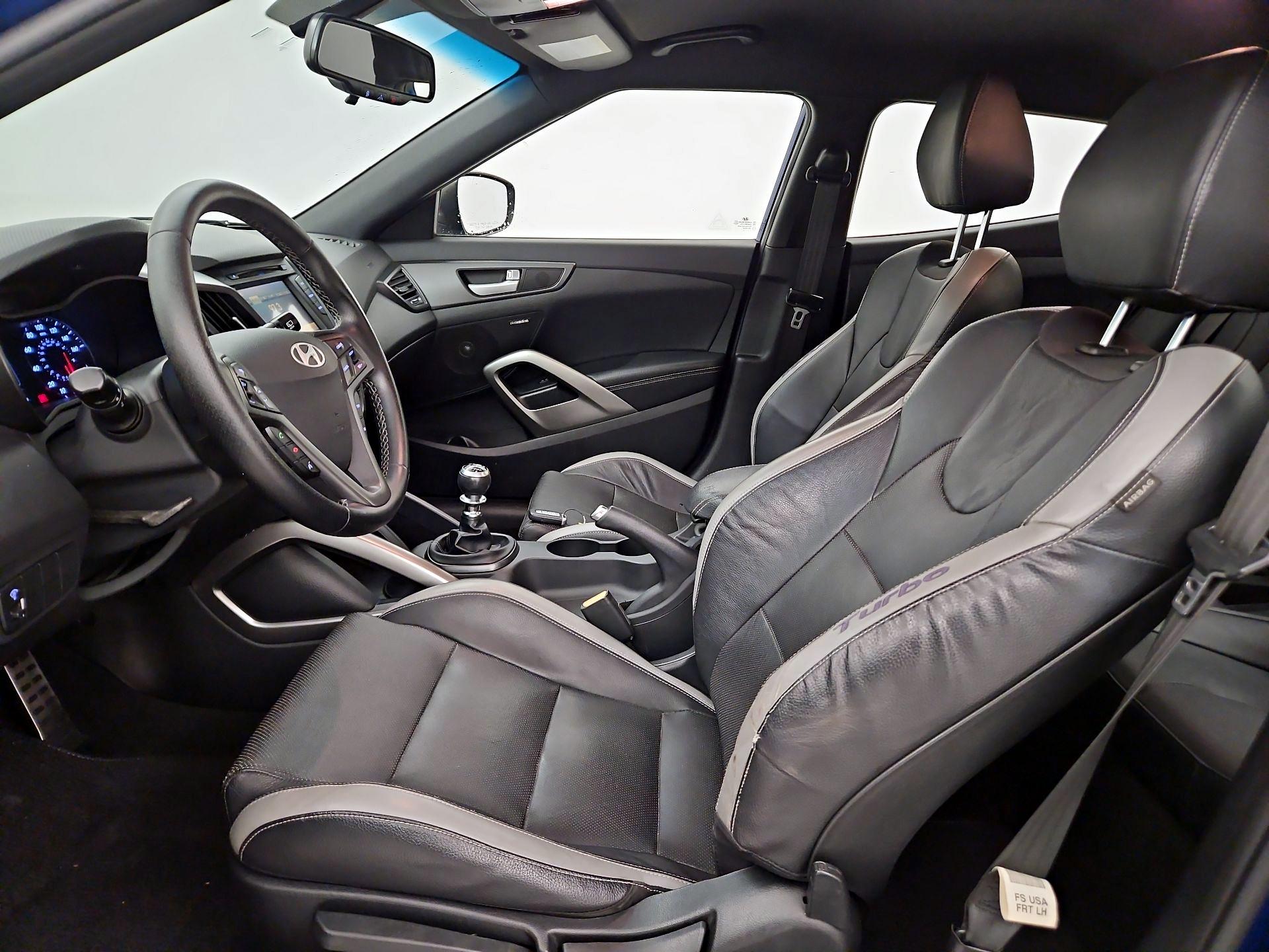 Thumbnail: 2016 Hyundai Veloster - 11