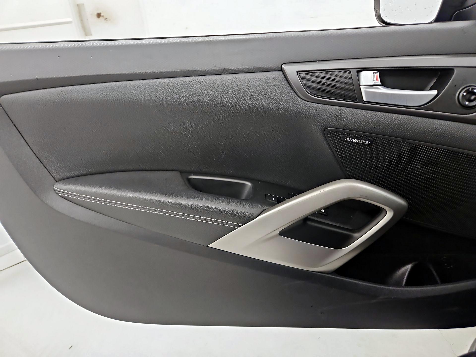 Thumbnail: 2016 Hyundai Veloster - 12