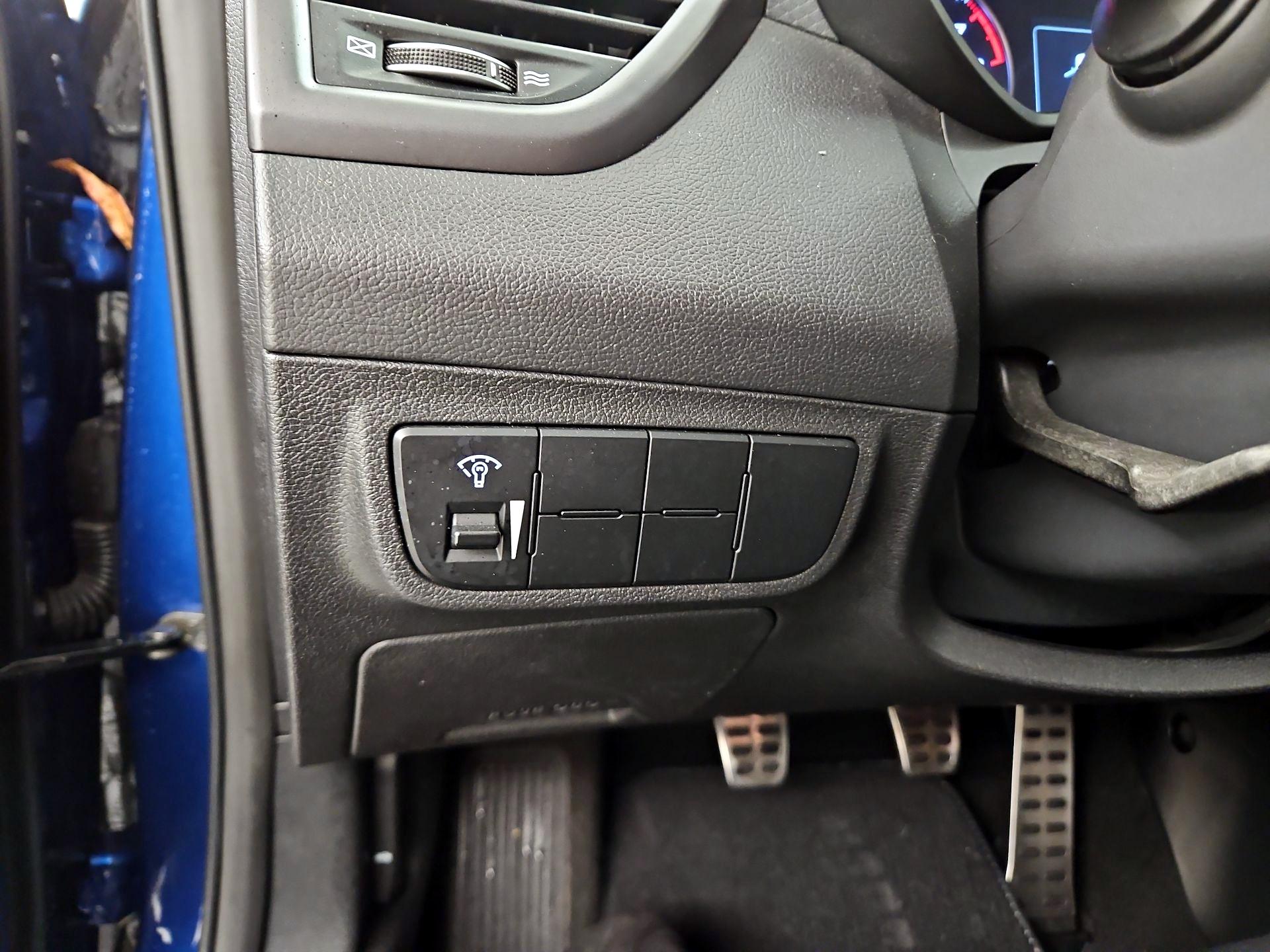 Thumbnail: 2016 Hyundai Veloster - 13