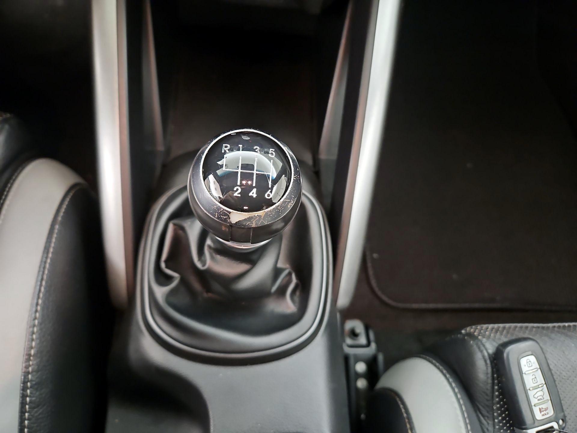 Thumbnail: 2016 Hyundai Veloster - 17