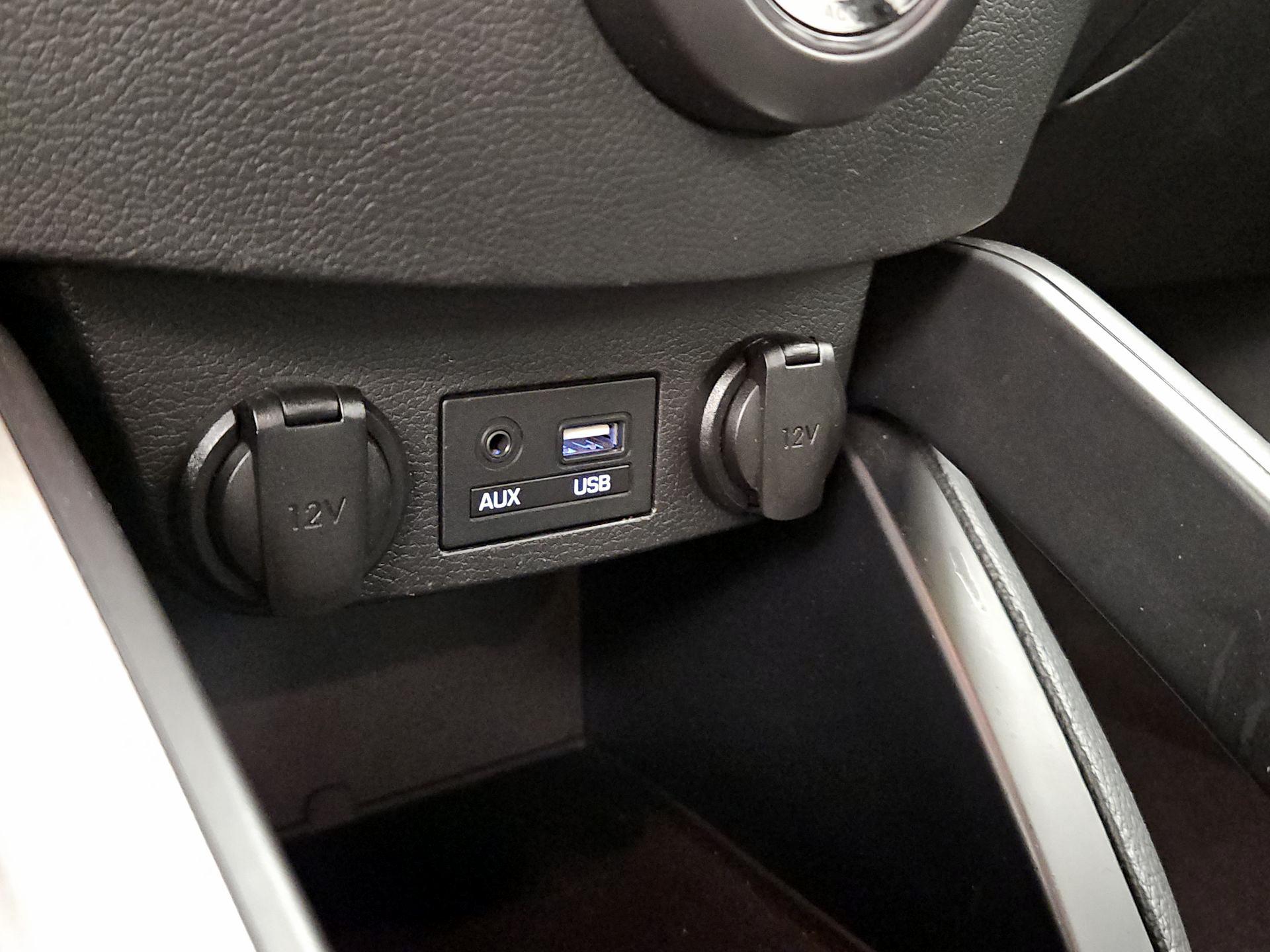 Thumbnail: 2016 Hyundai Veloster - 18