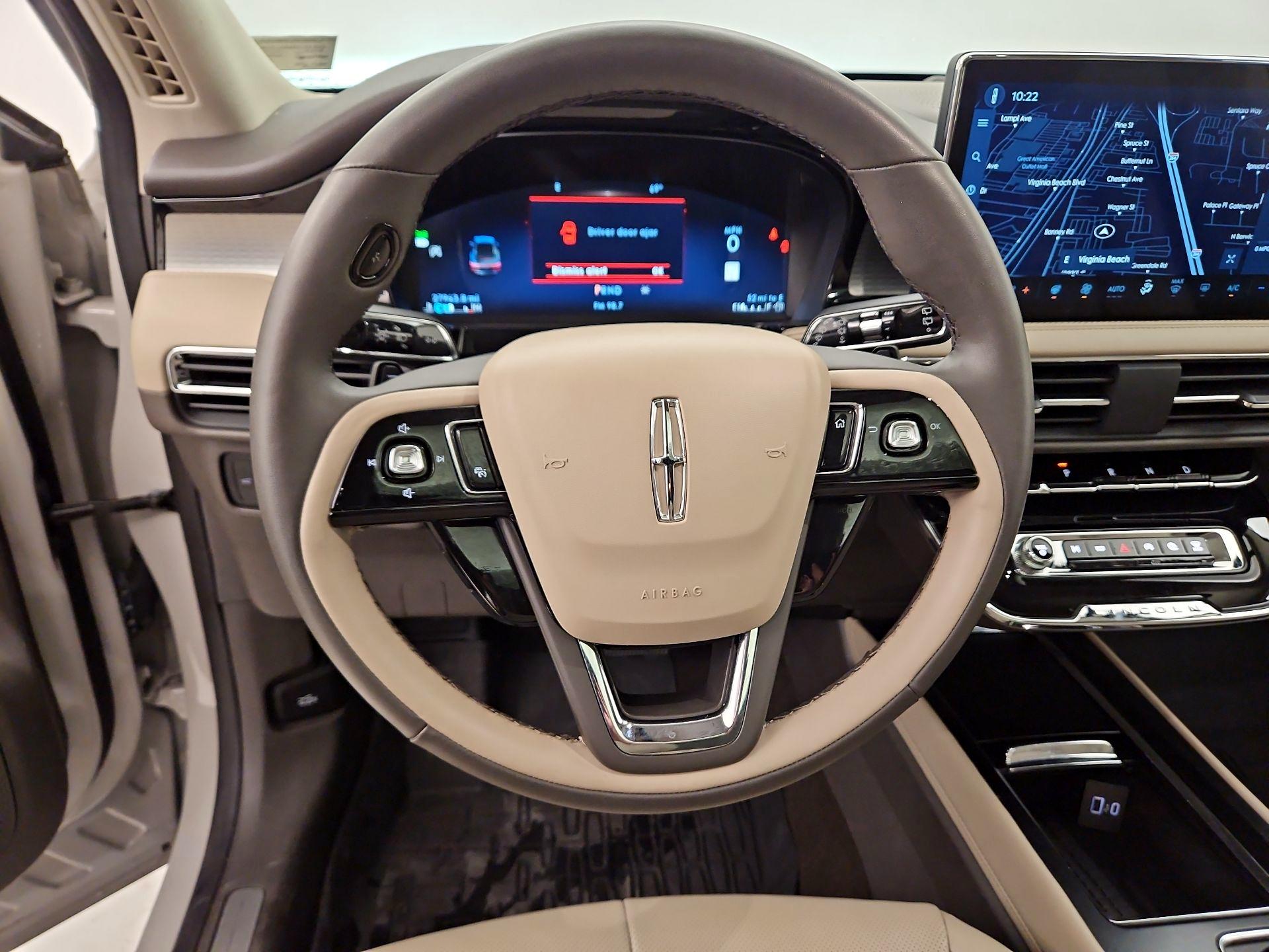 Thumbnail: 2023 Lincoln Corsair - 10