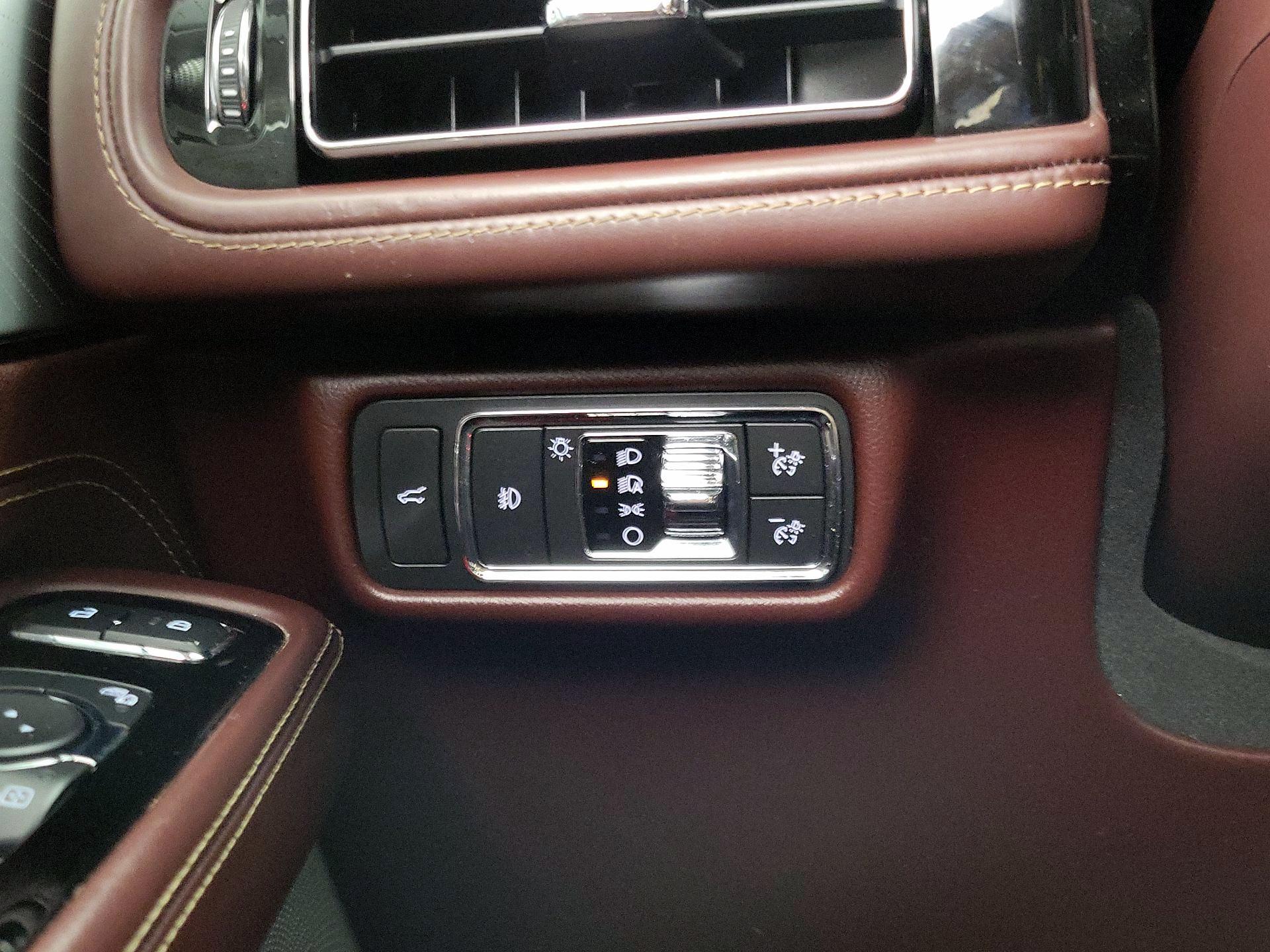 Thumbnail: 2020 Lincoln Aviator - 13