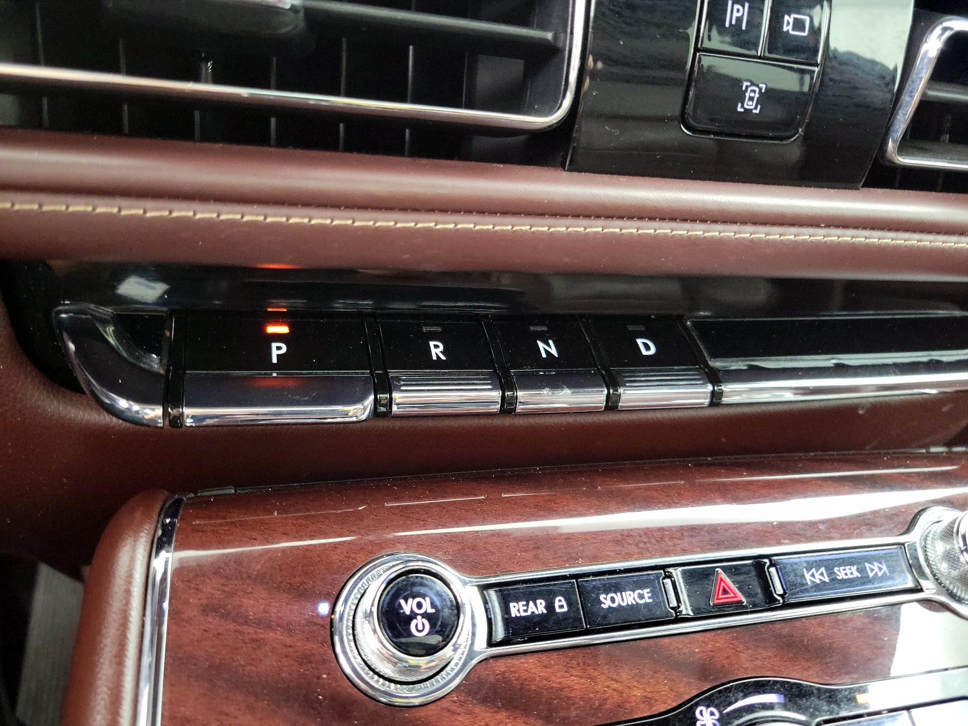 Thumbnail: 2020 Lincoln Aviator - 18