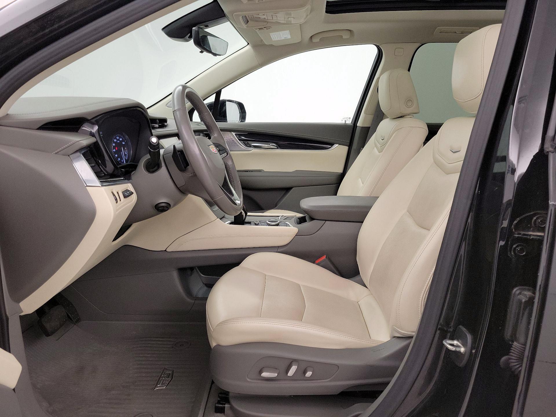 Thumbnail: 2023 Cadillac XT6 - 11
