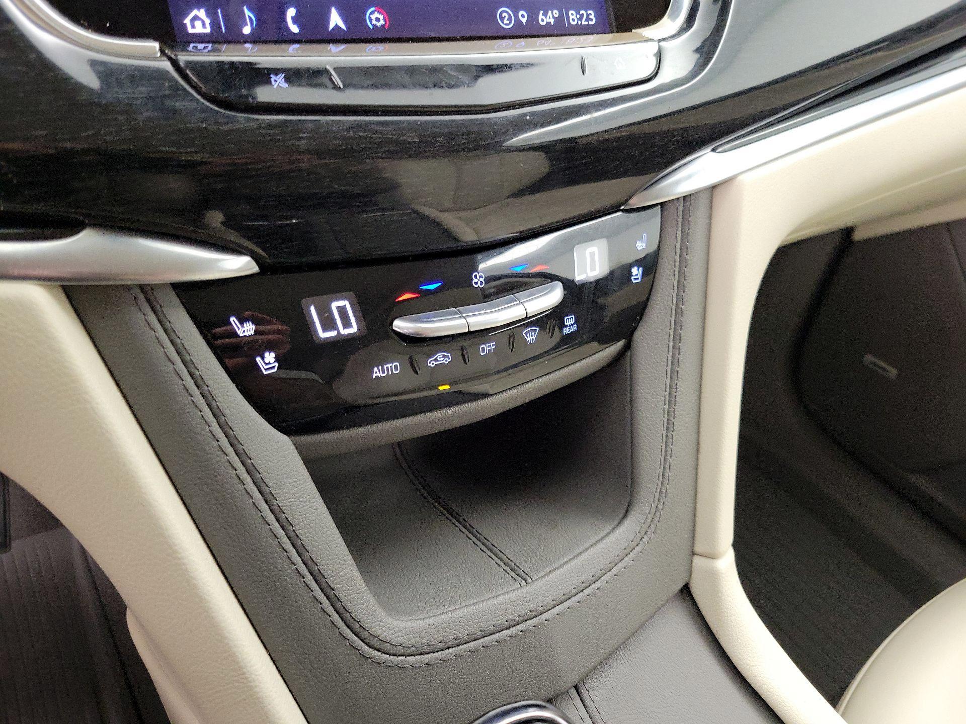 Thumbnail: 2023 Cadillac XT6 - 17