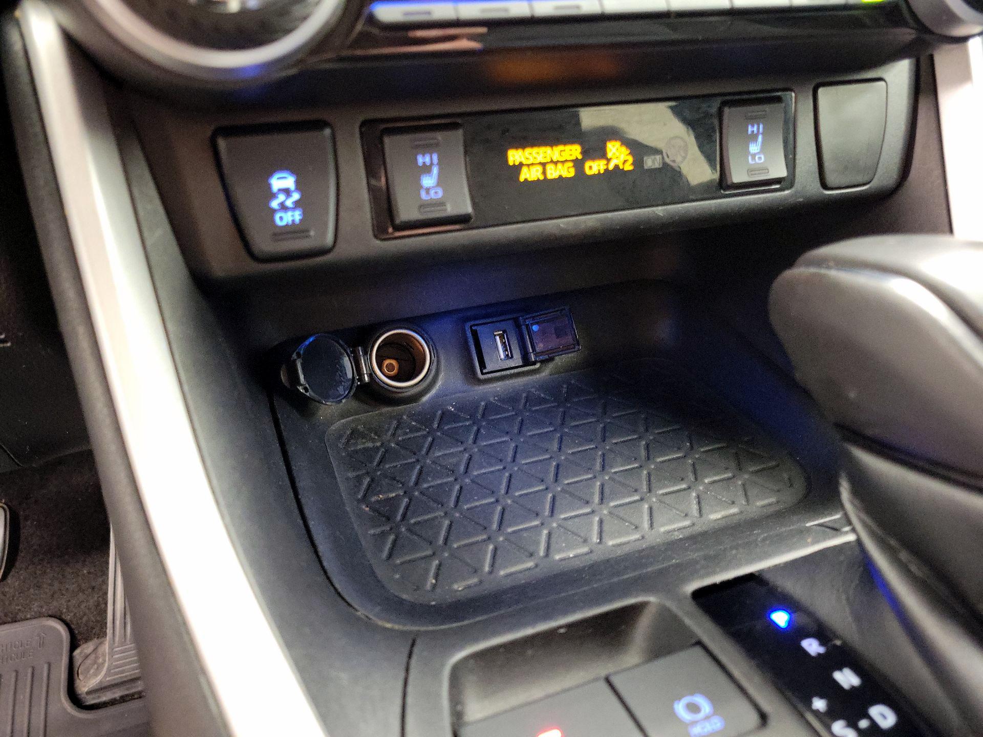 Thumbnail: 2021 Toyota RAV4 - 19