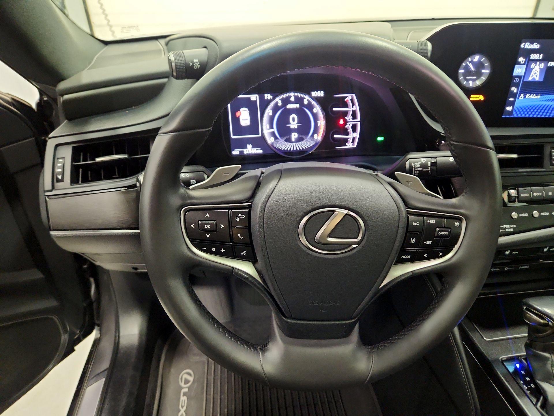 Thumbnail: 2022 Lexus ES - 10