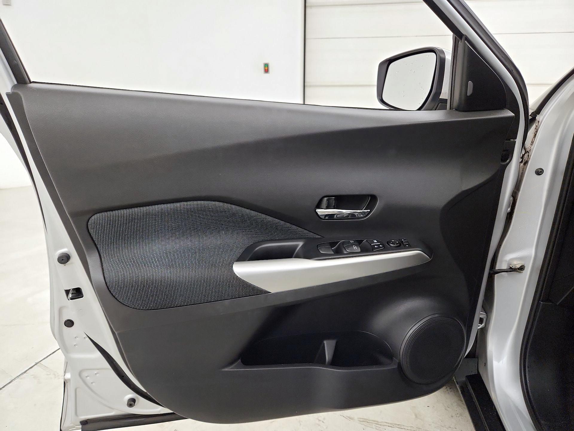 Thumbnail: 2020 Nissan Kicks - 12