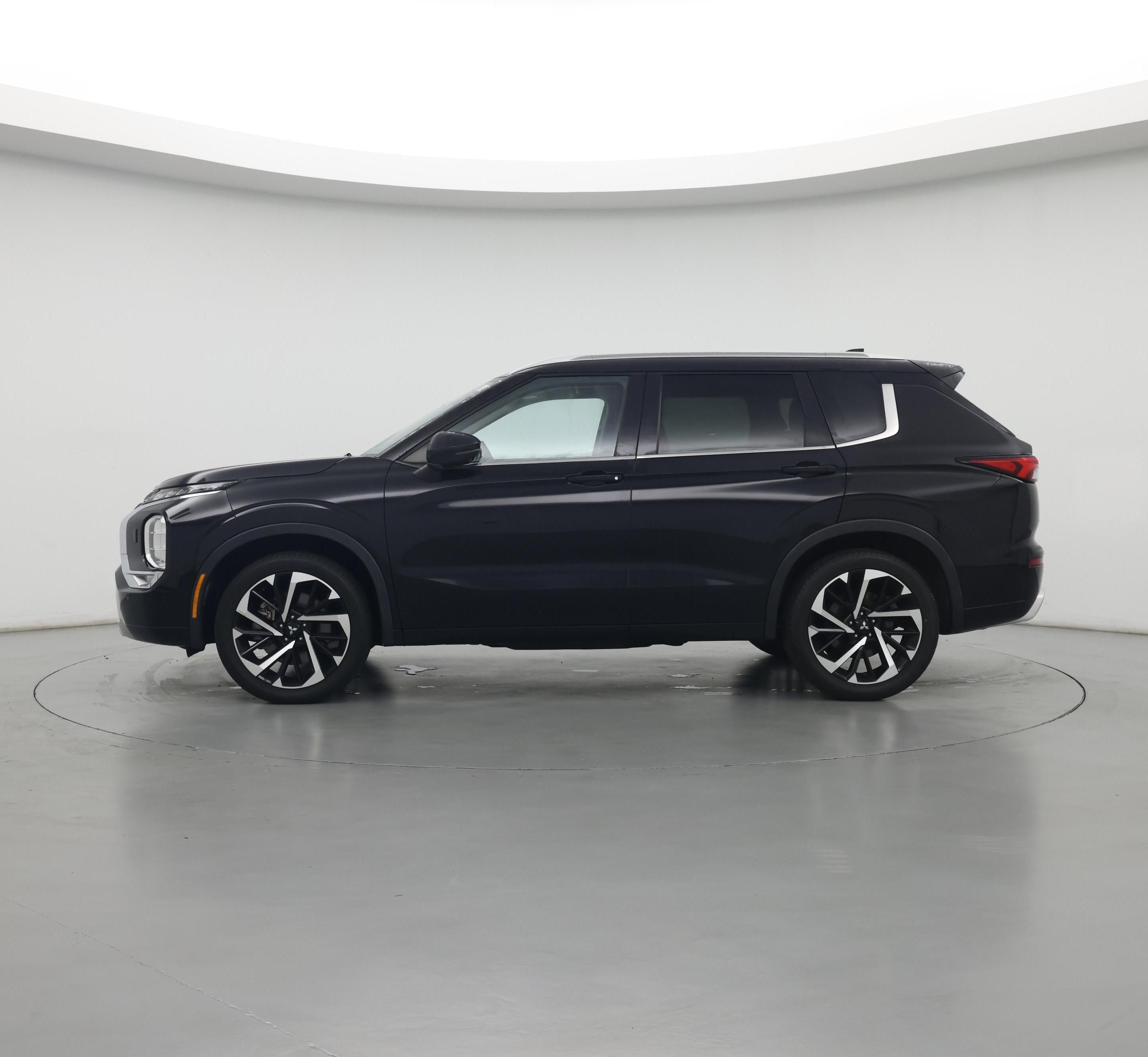 Thumbnail: 2022 Mitsubishi Outlander - 3