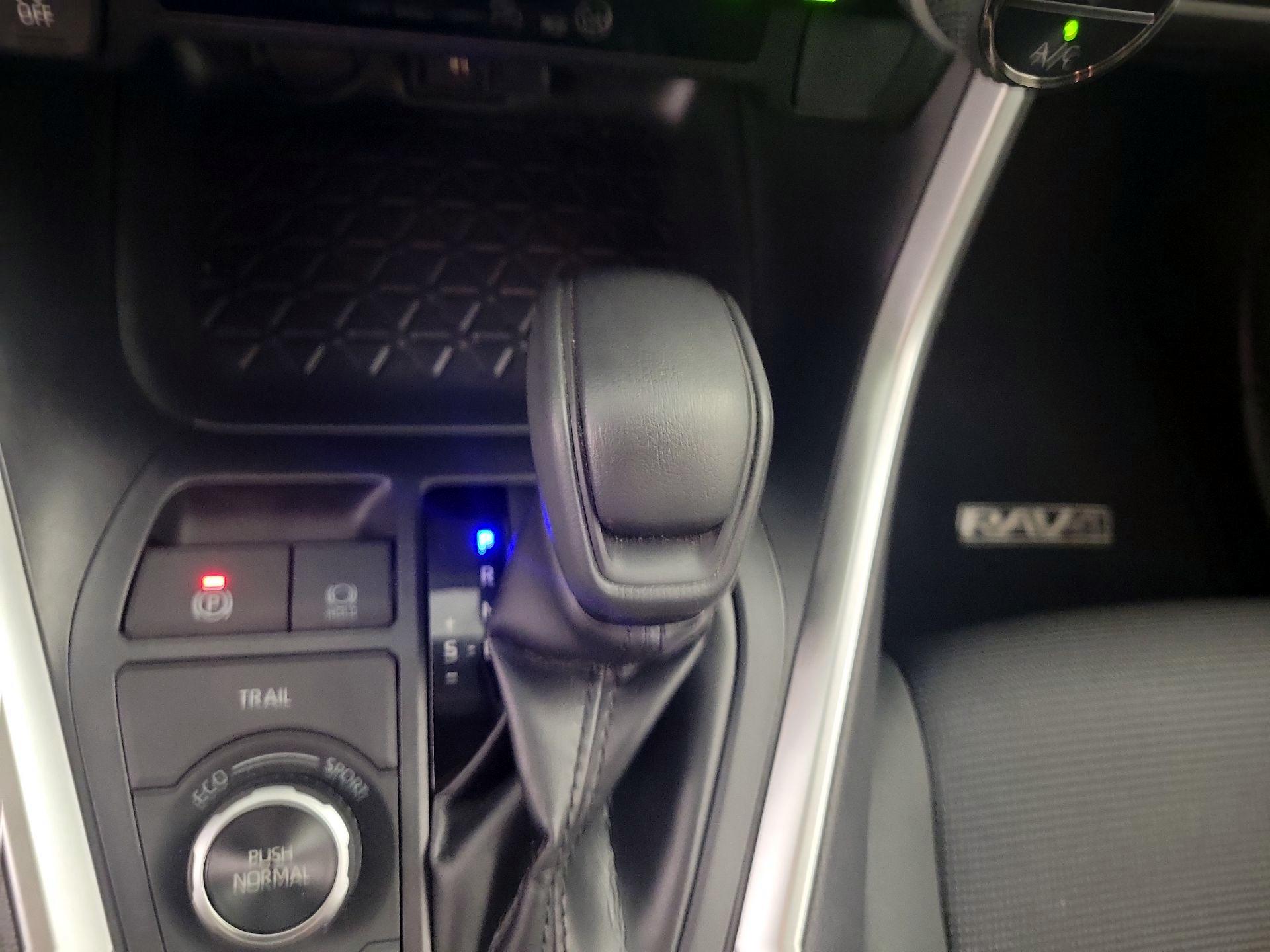Thumbnail: 2020 Toyota RAV4 - 17