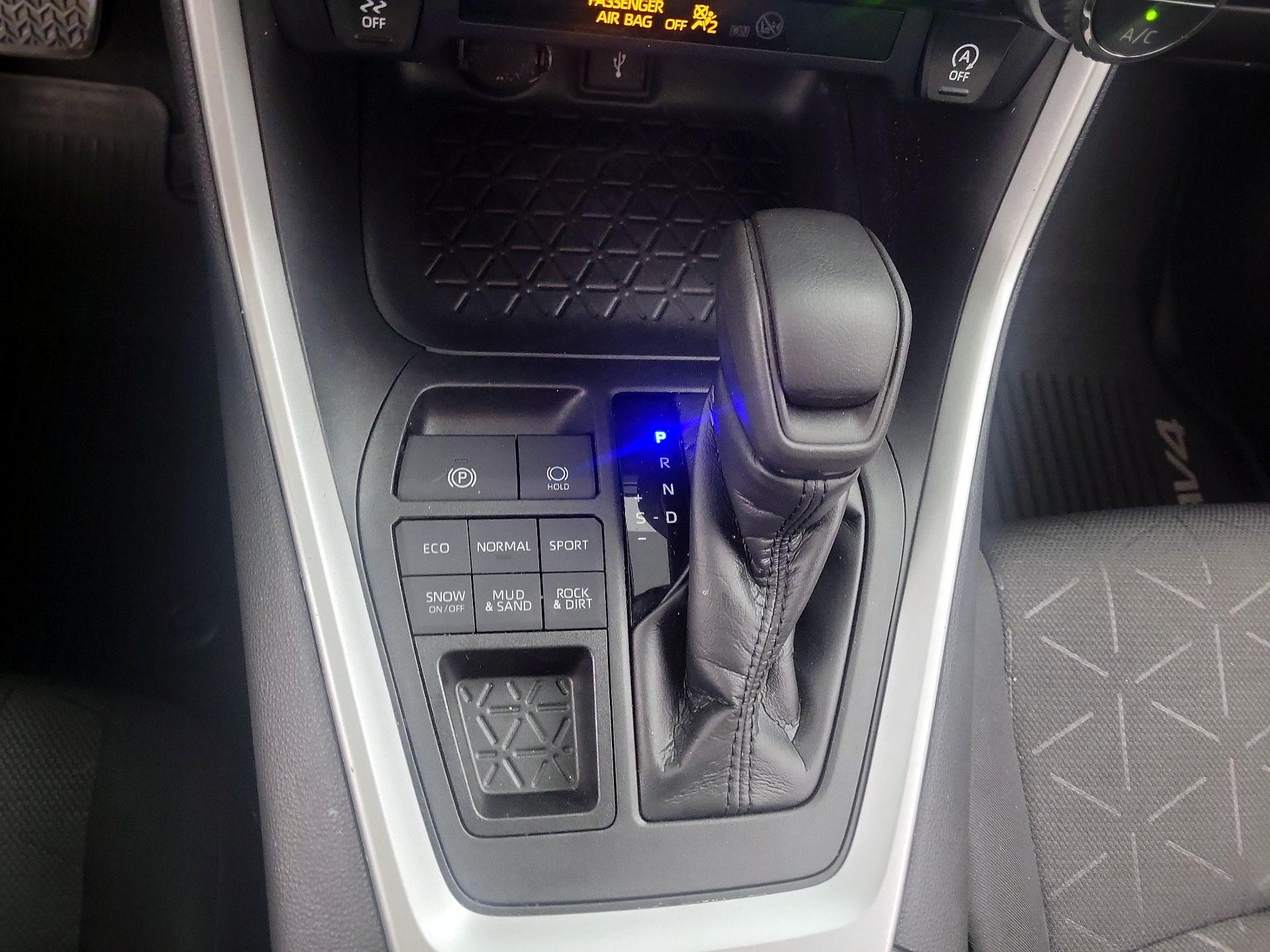 Thumbnail: 2020 Toyota RAV4 - 17