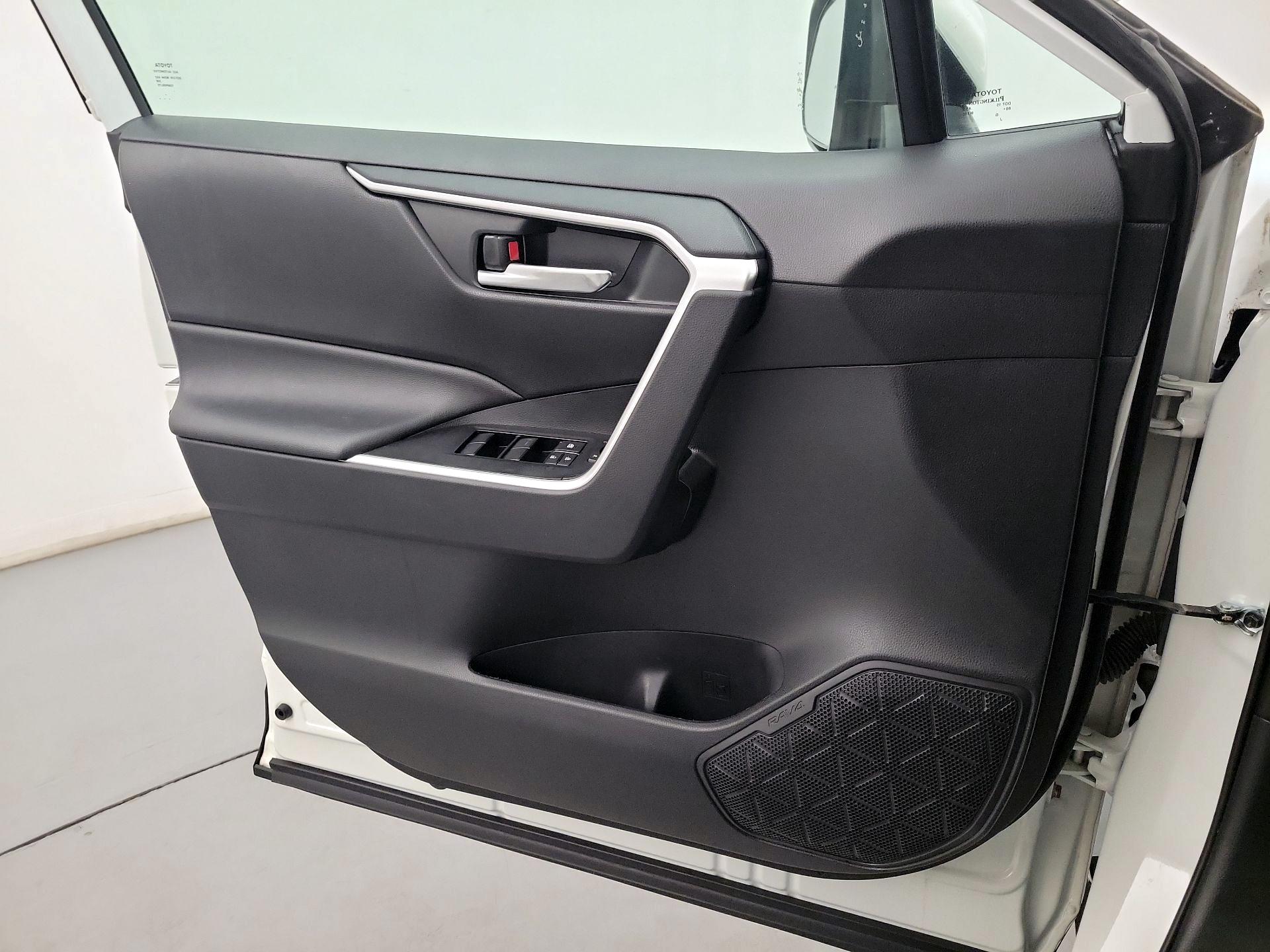 Thumbnail: 2021 Toyota RAV4 - 12