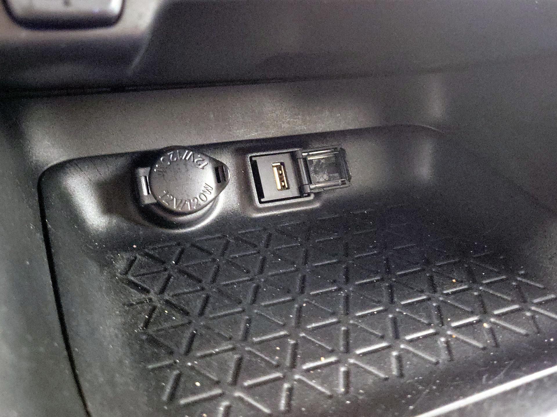 Thumbnail: 2021 Toyota RAV4 - 18