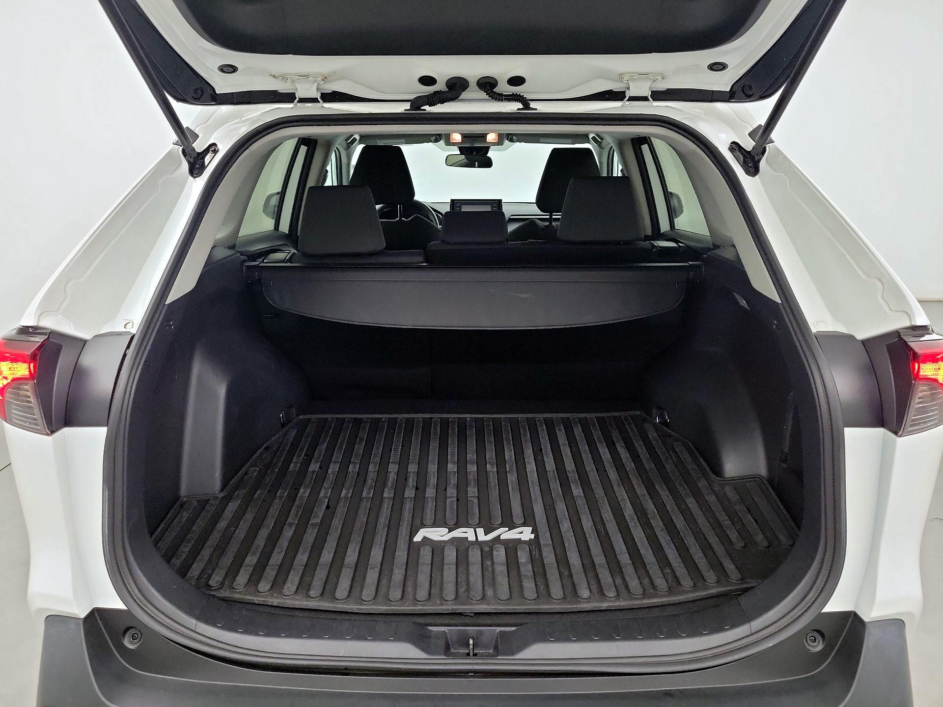 Thumbnail: 2021 Toyota RAV4 - 20