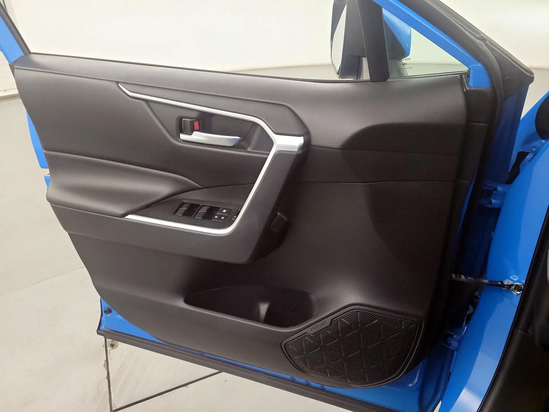 Thumbnail: 2021 Toyota RAV4 - 12