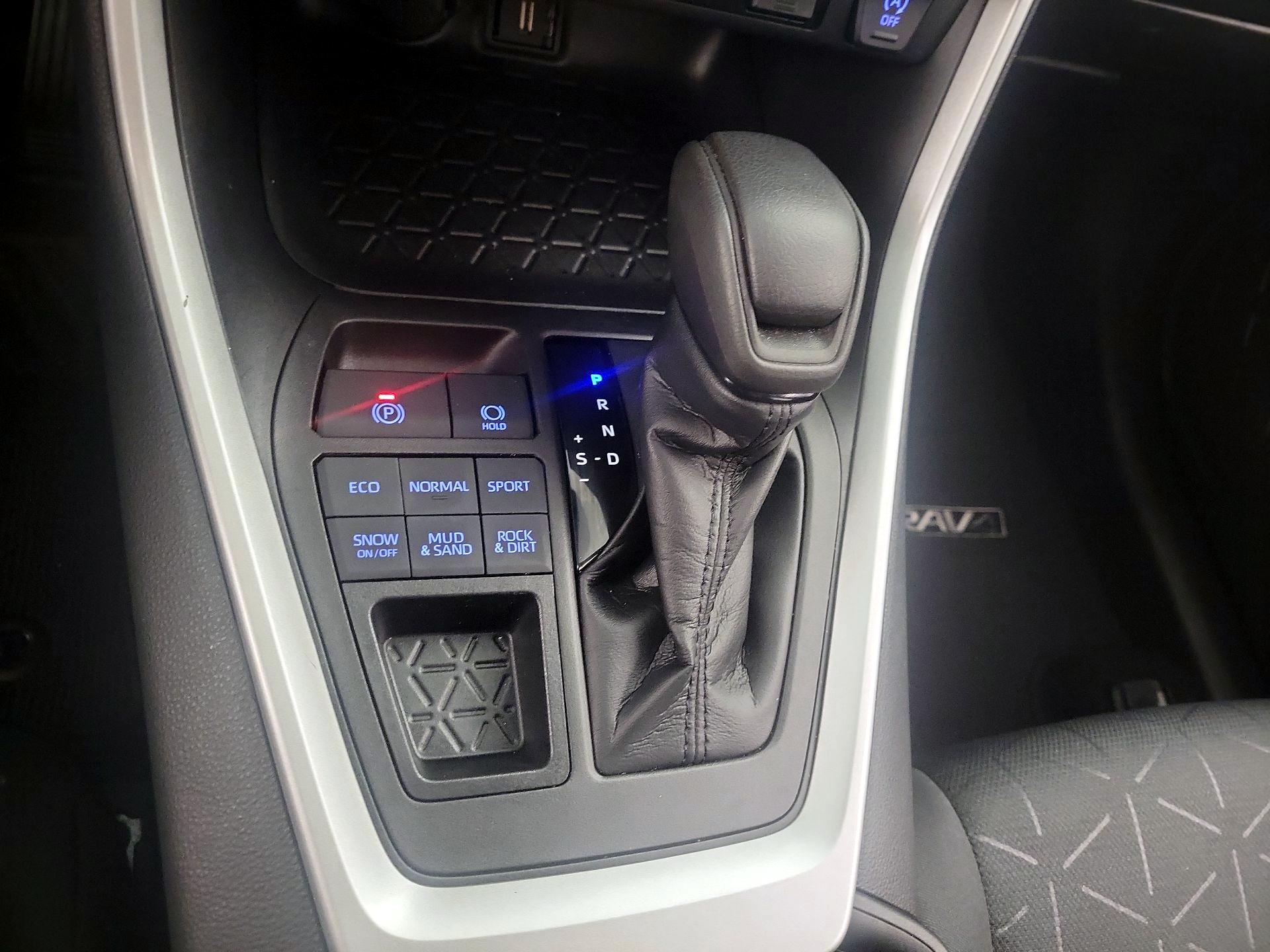 Thumbnail: 2021 Toyota RAV4 - 17