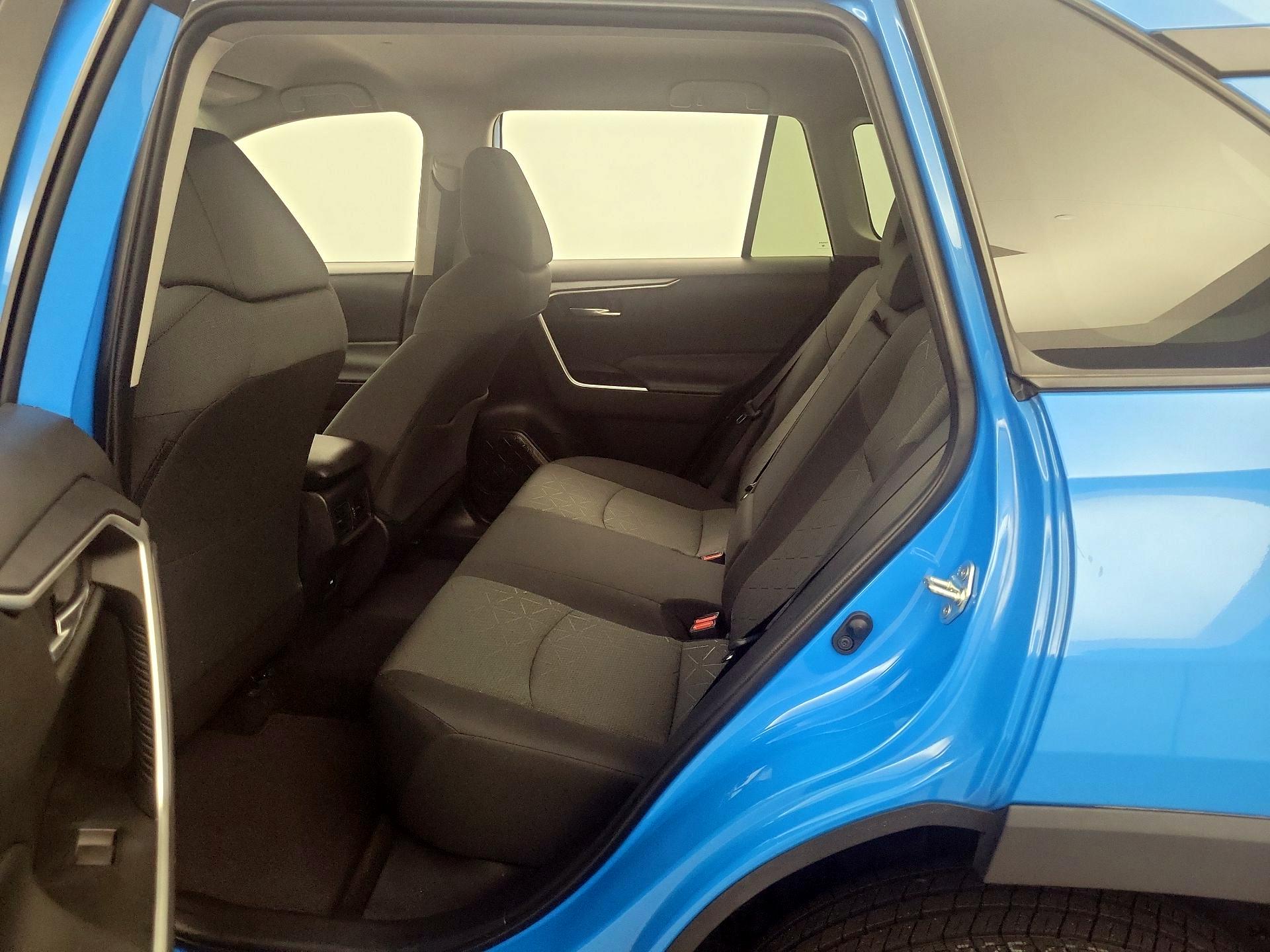 Thumbnail: 2021 Toyota RAV4 - 19