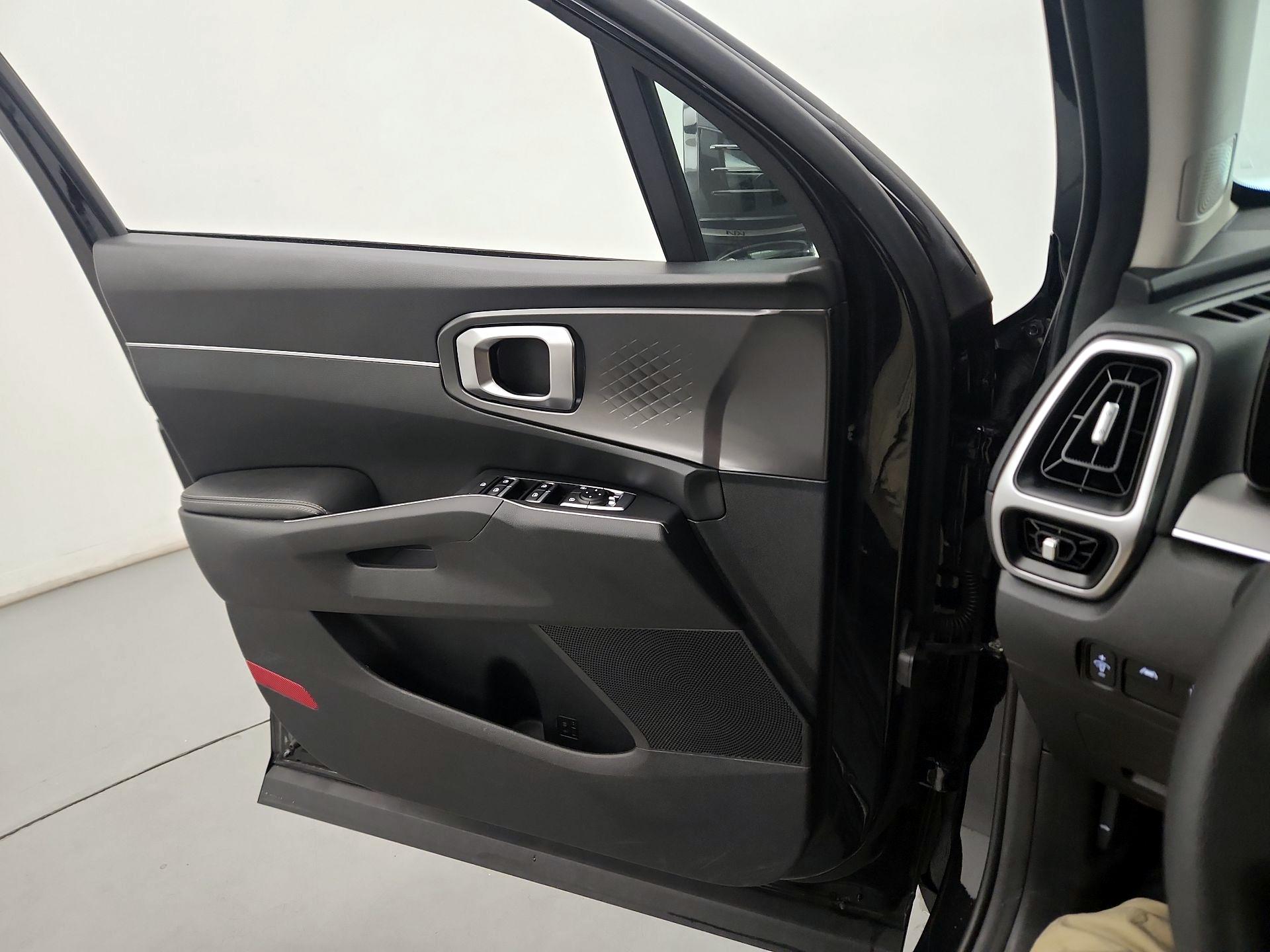 Thumbnail: 2022 Kia Sorento - 12