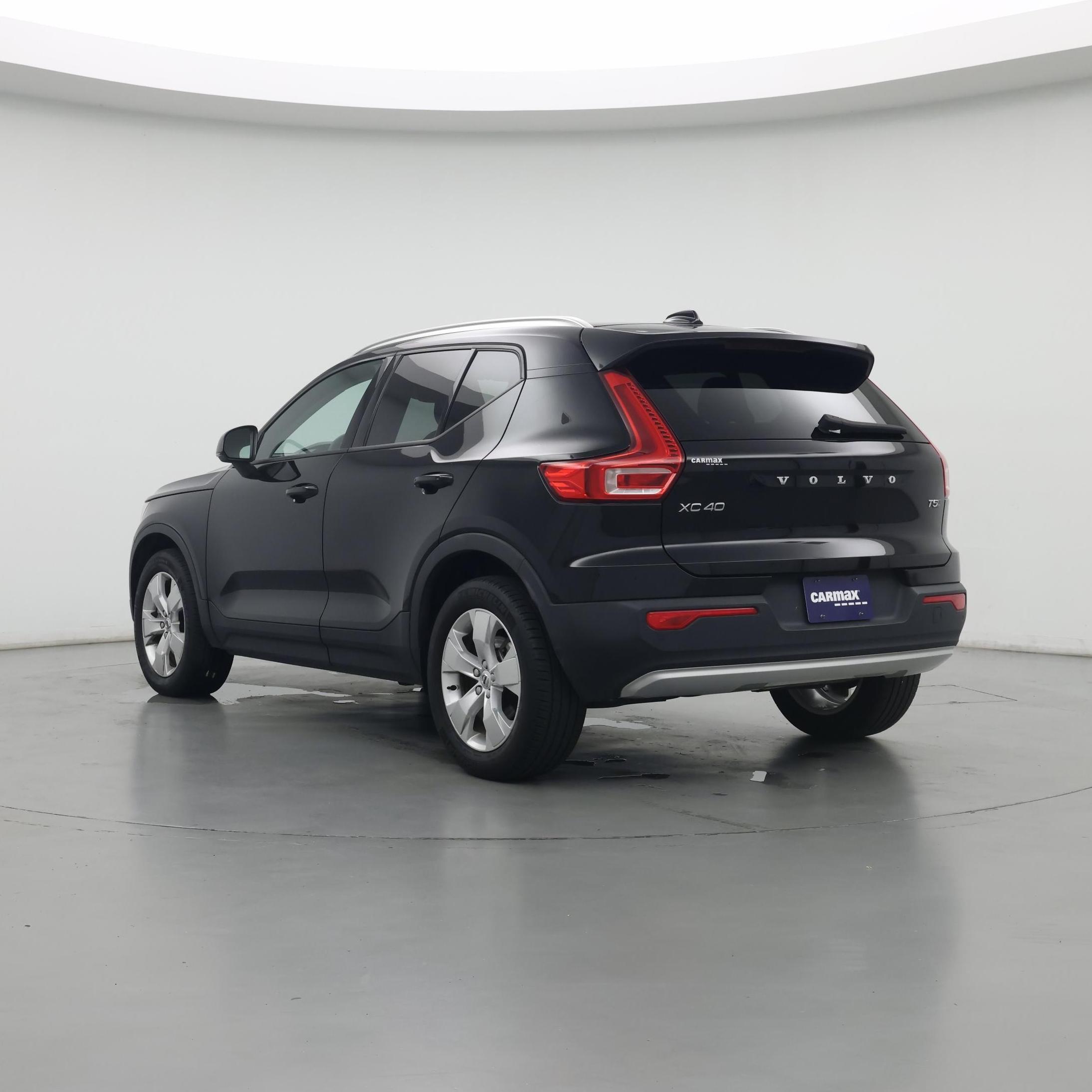 Thumbnail: 2022 Volvo XC40 - 2