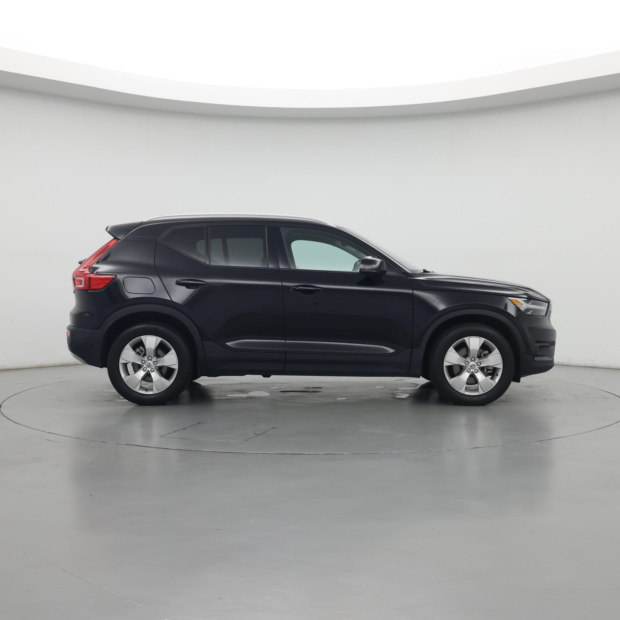 Thumbnail: 2022 Volvo XC40 - 7
