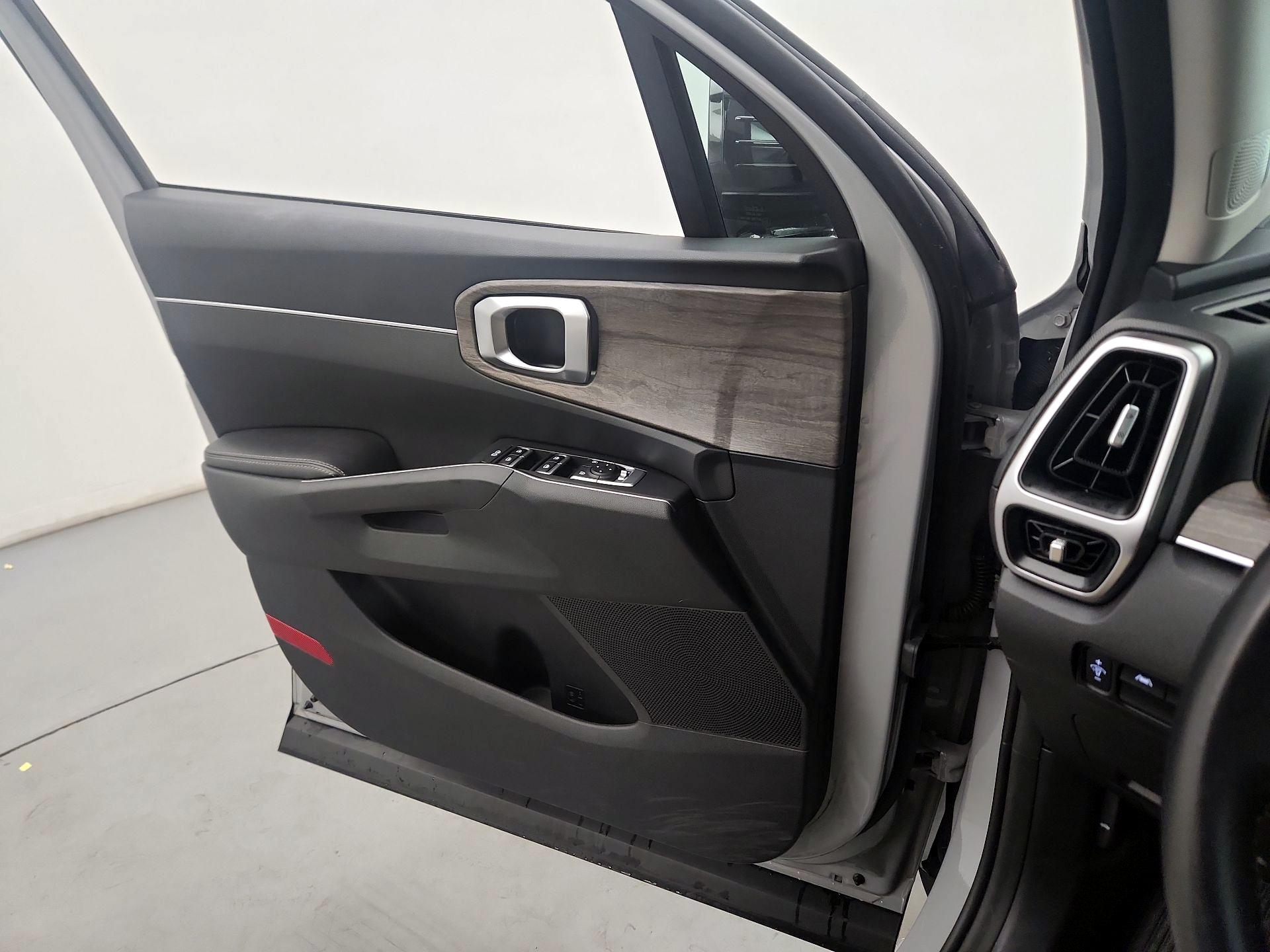 Thumbnail: 2022 Kia Sorento - 12
