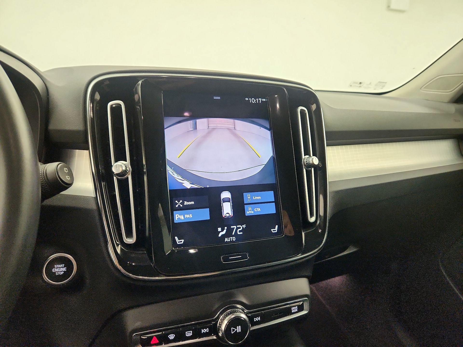 Thumbnail: 2022 Volvo XC40 - 14