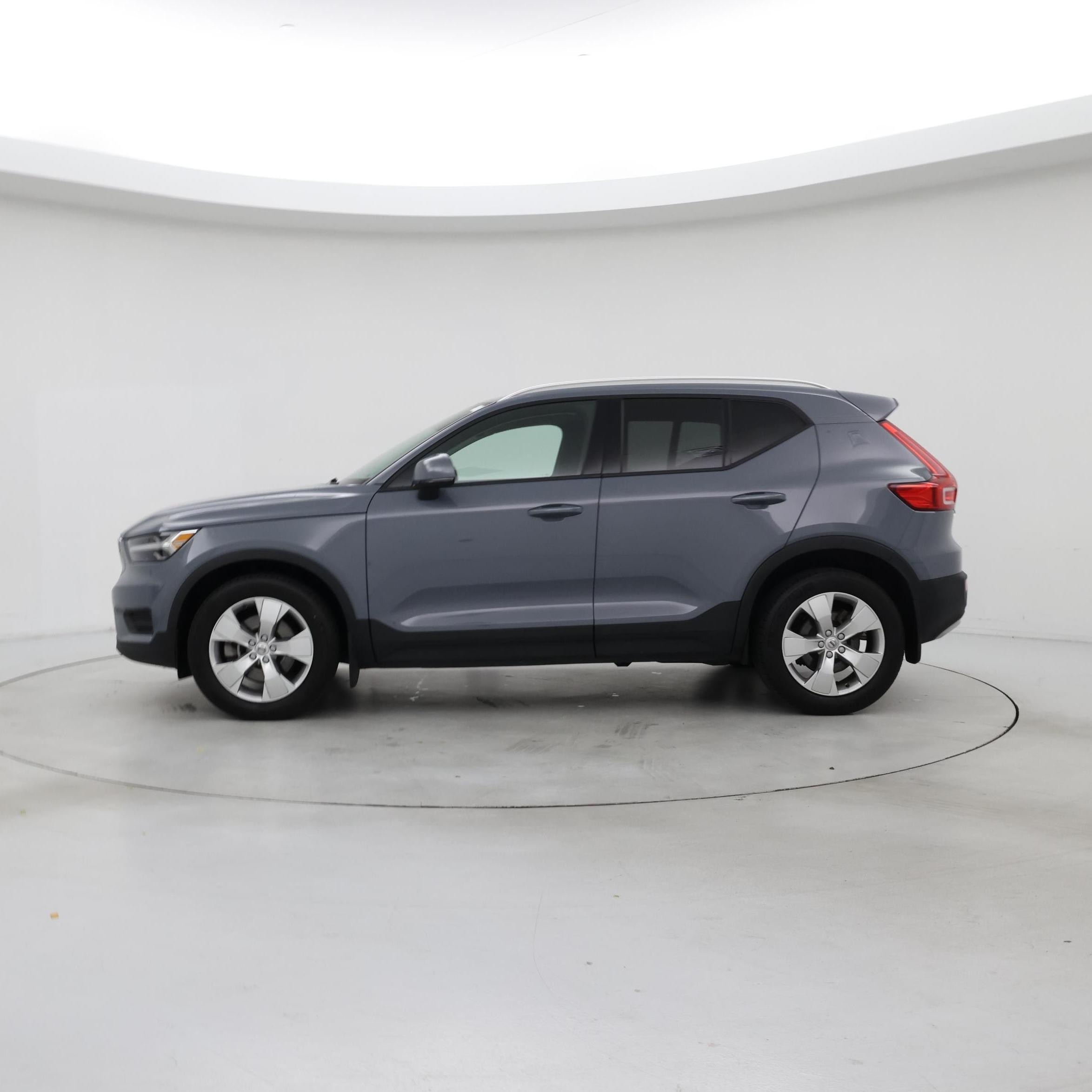 Thumbnail: 2022 Volvo XC40 - 3