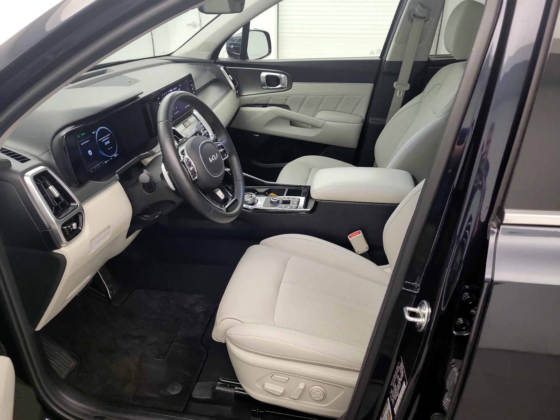 Thumbnail: 2023 Kia Sorento - 11