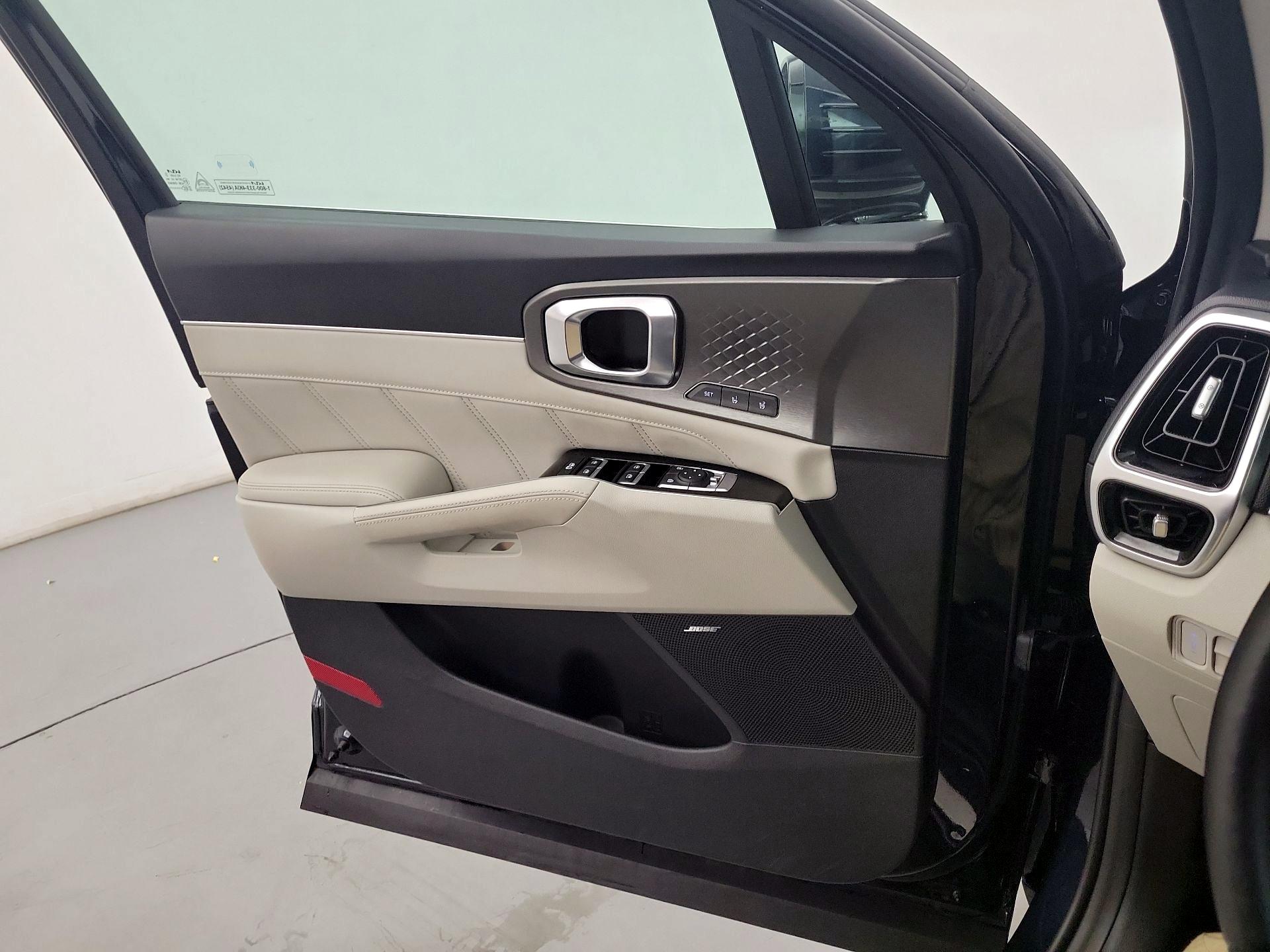 Thumbnail: 2023 Kia Sorento - 12