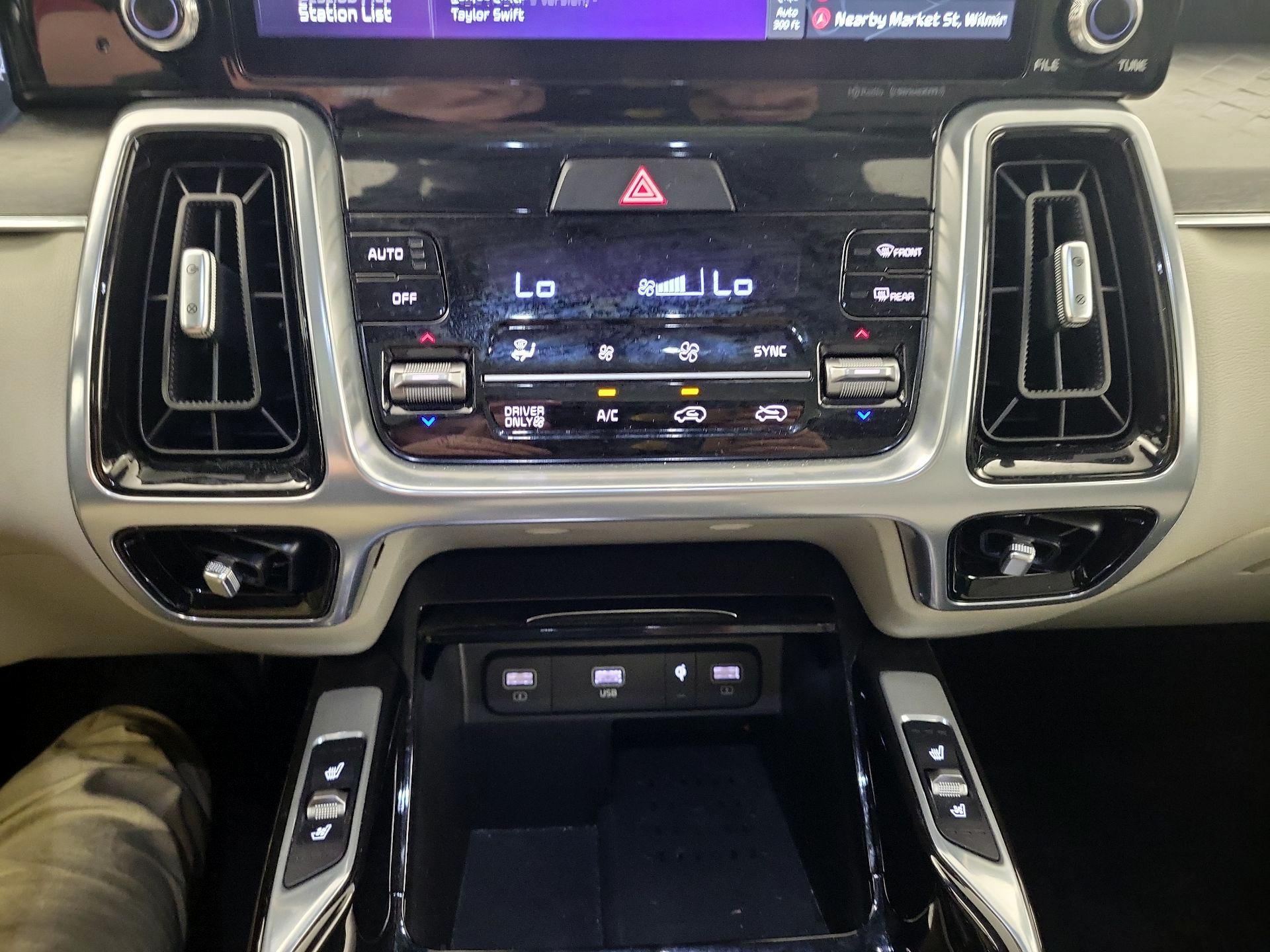 Thumbnail: 2023 Kia Sorento - 17