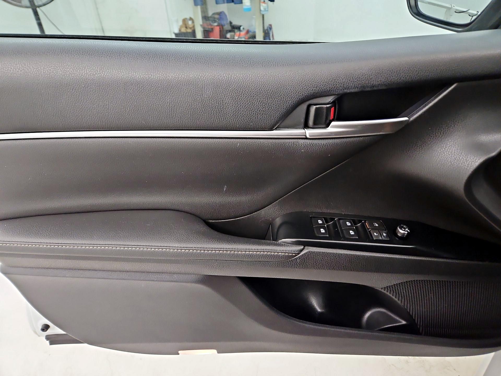 Thumbnail: 2019 Toyota Camry - 12