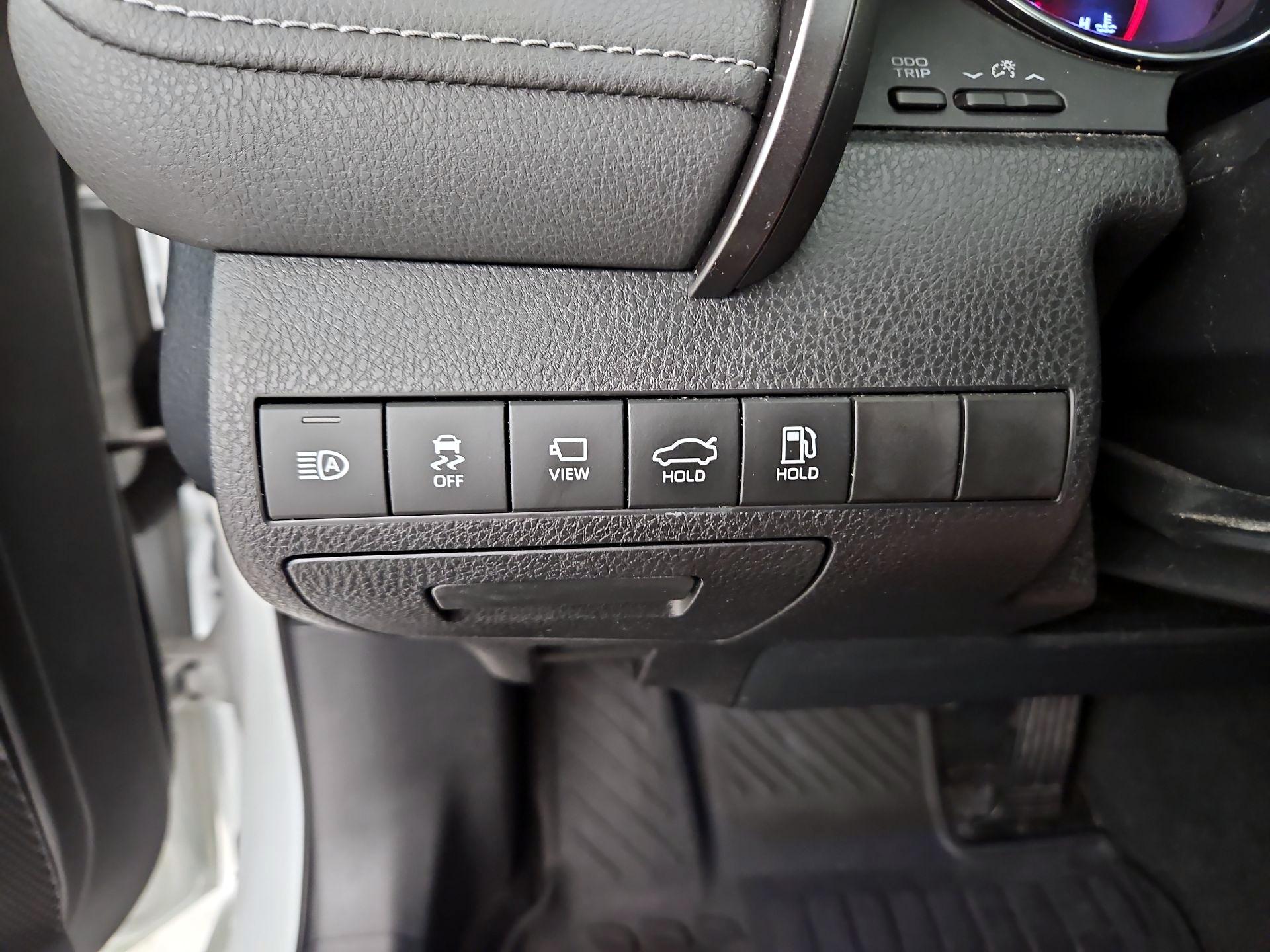 Thumbnail: 2019 Toyota Camry - 13