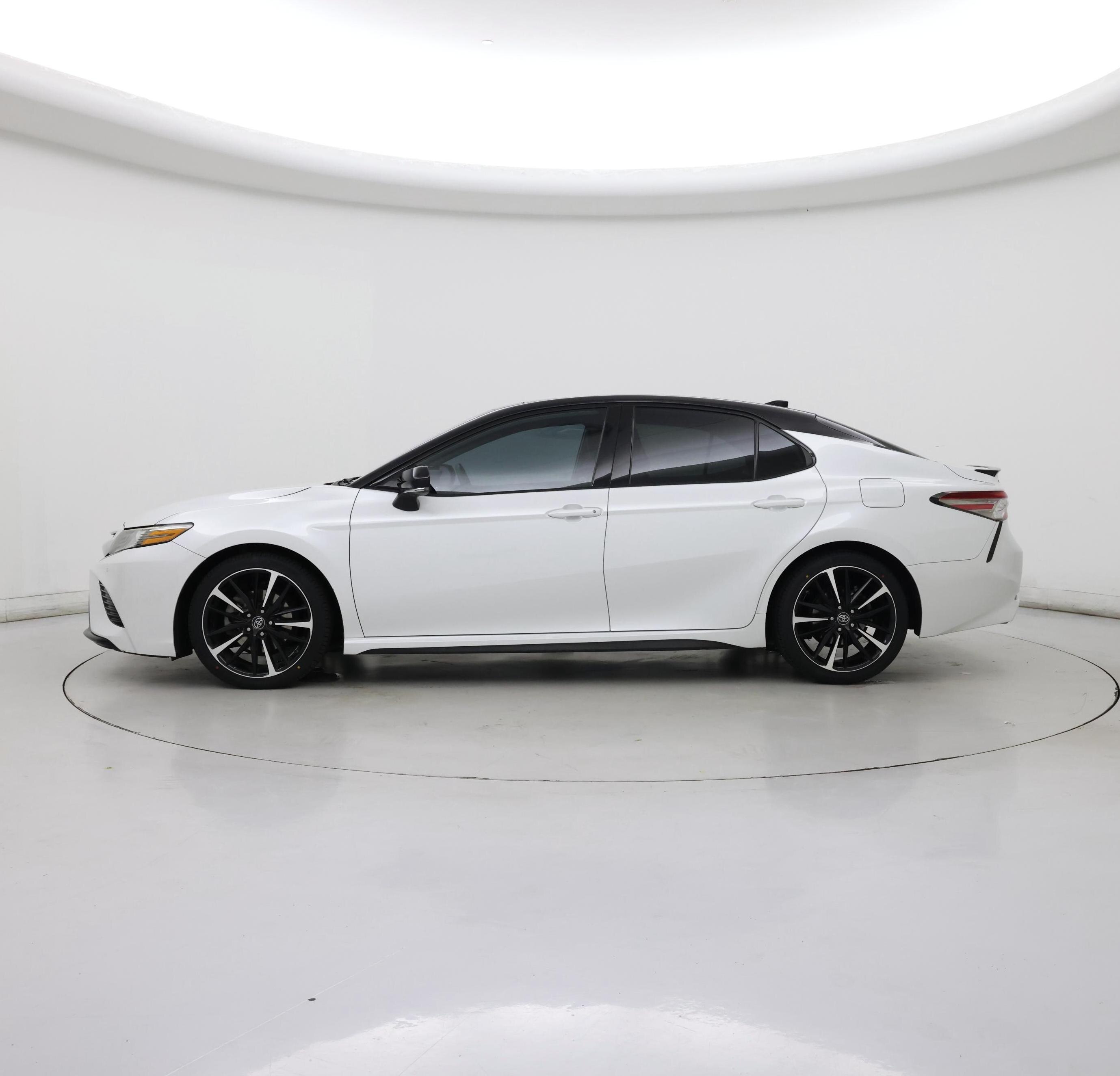 Thumbnail: 2019 Toyota Camry - 3