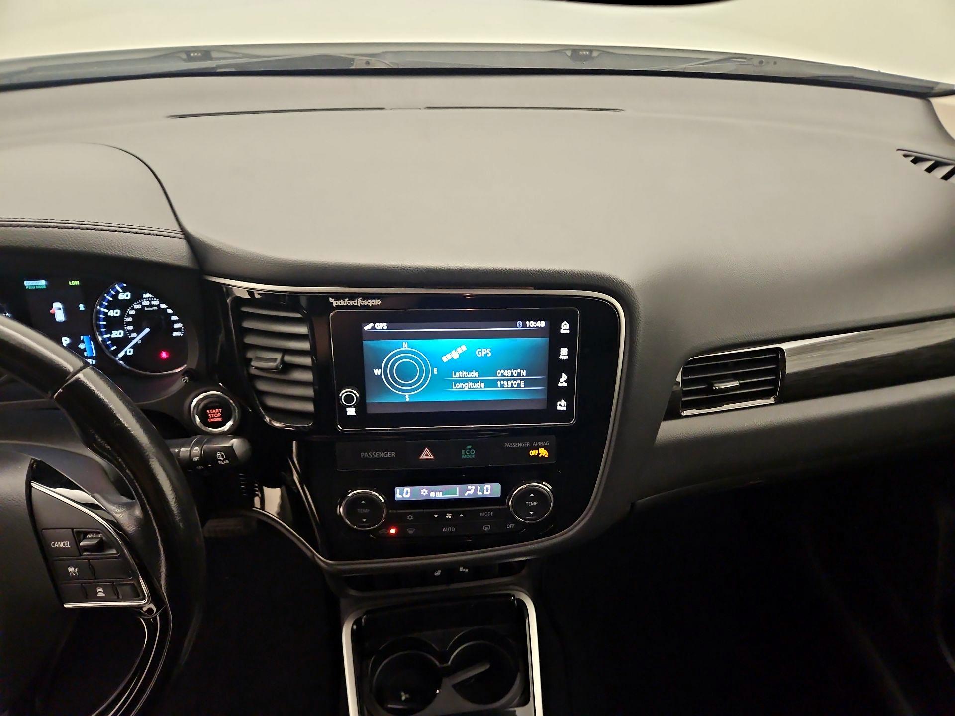 Thumbnail: 2017 Mitsubishi Outlander - 9