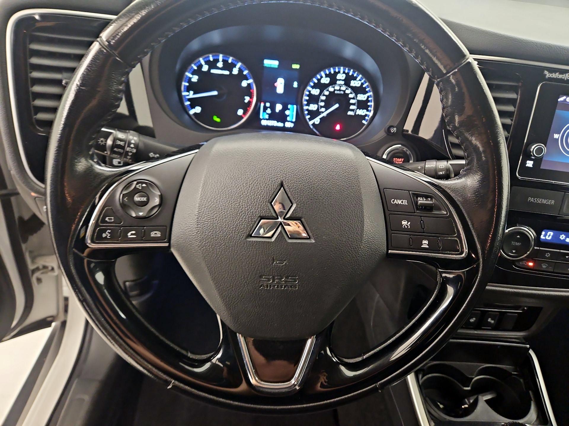 Thumbnail: 2017 Mitsubishi Outlander - 10