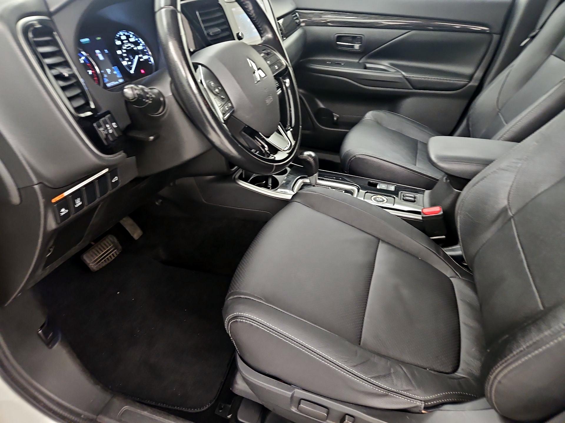 Thumbnail: 2017 Mitsubishi Outlander - 11