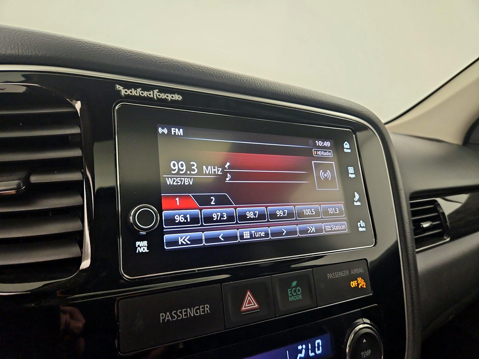 Thumbnail: 2017 Mitsubishi Outlander - 16