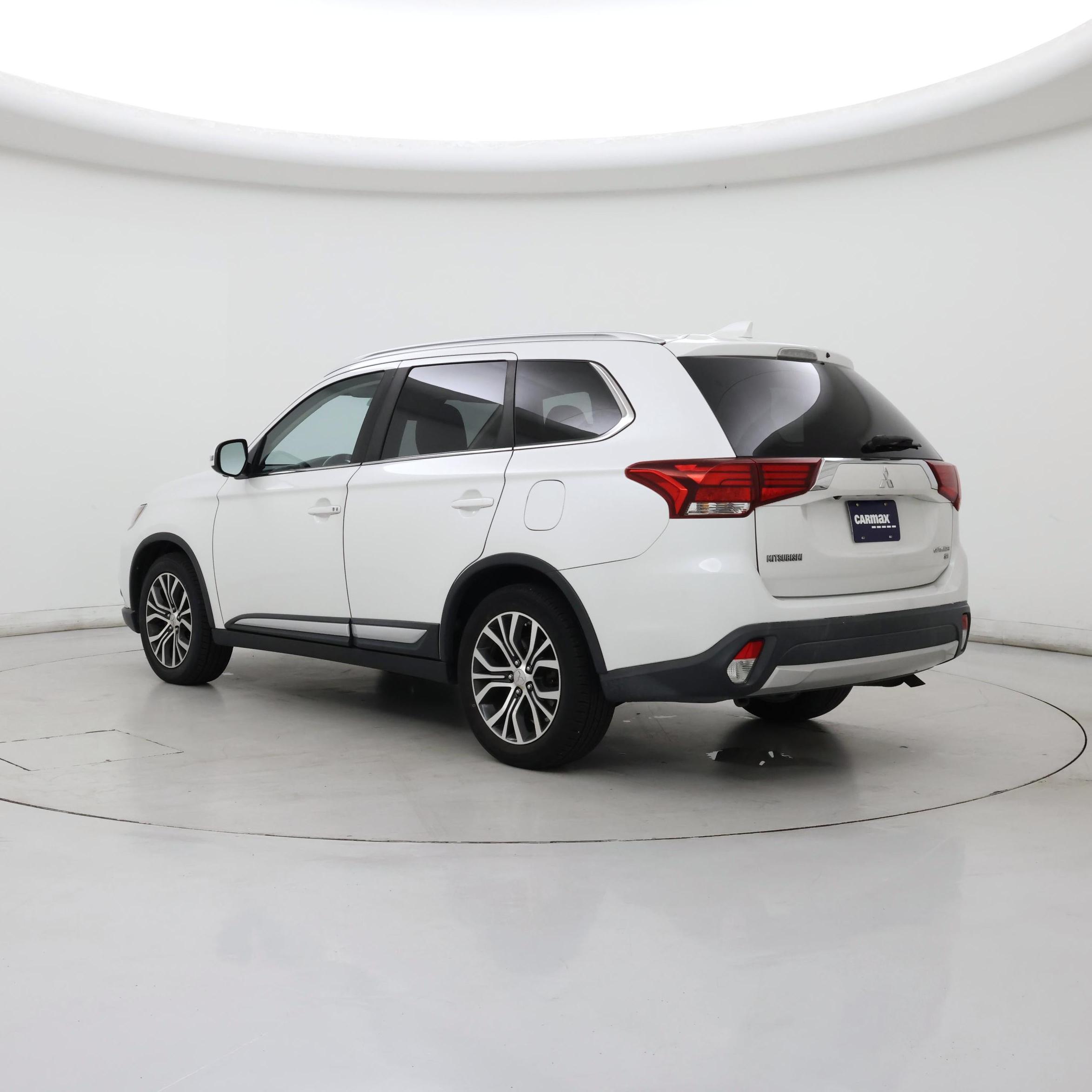 Thumbnail: 2017 Mitsubishi Outlander - 2