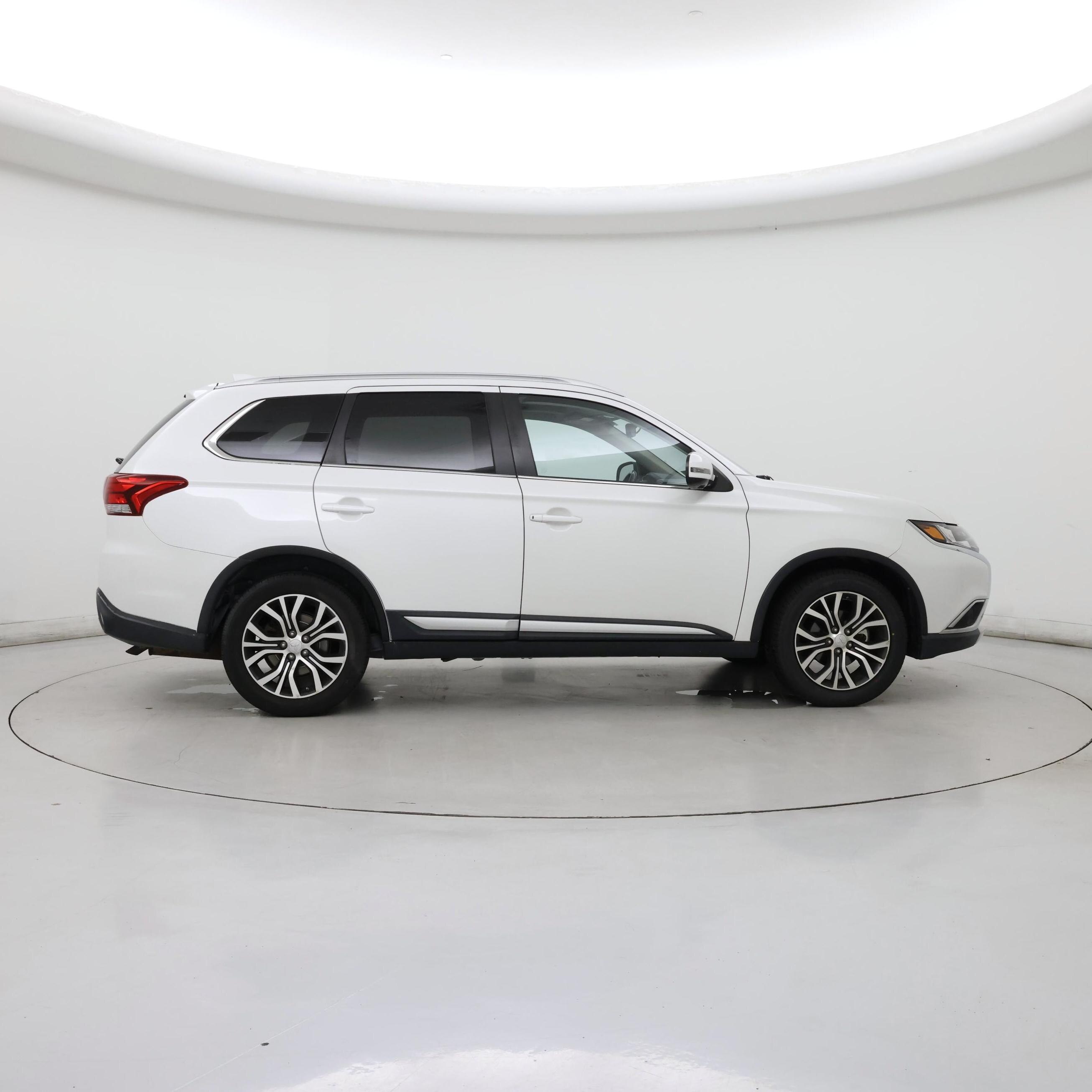 Thumbnail: 2017 Mitsubishi Outlander - 7