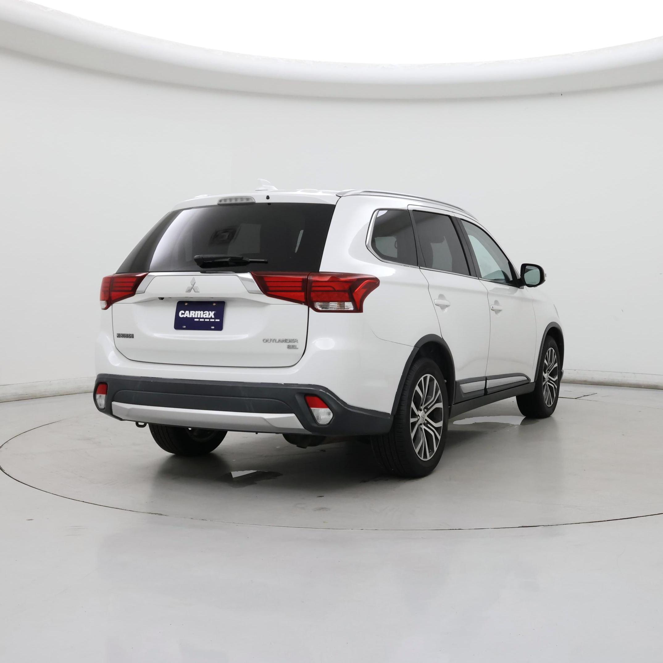 Thumbnail: 2017 Mitsubishi Outlander - 8