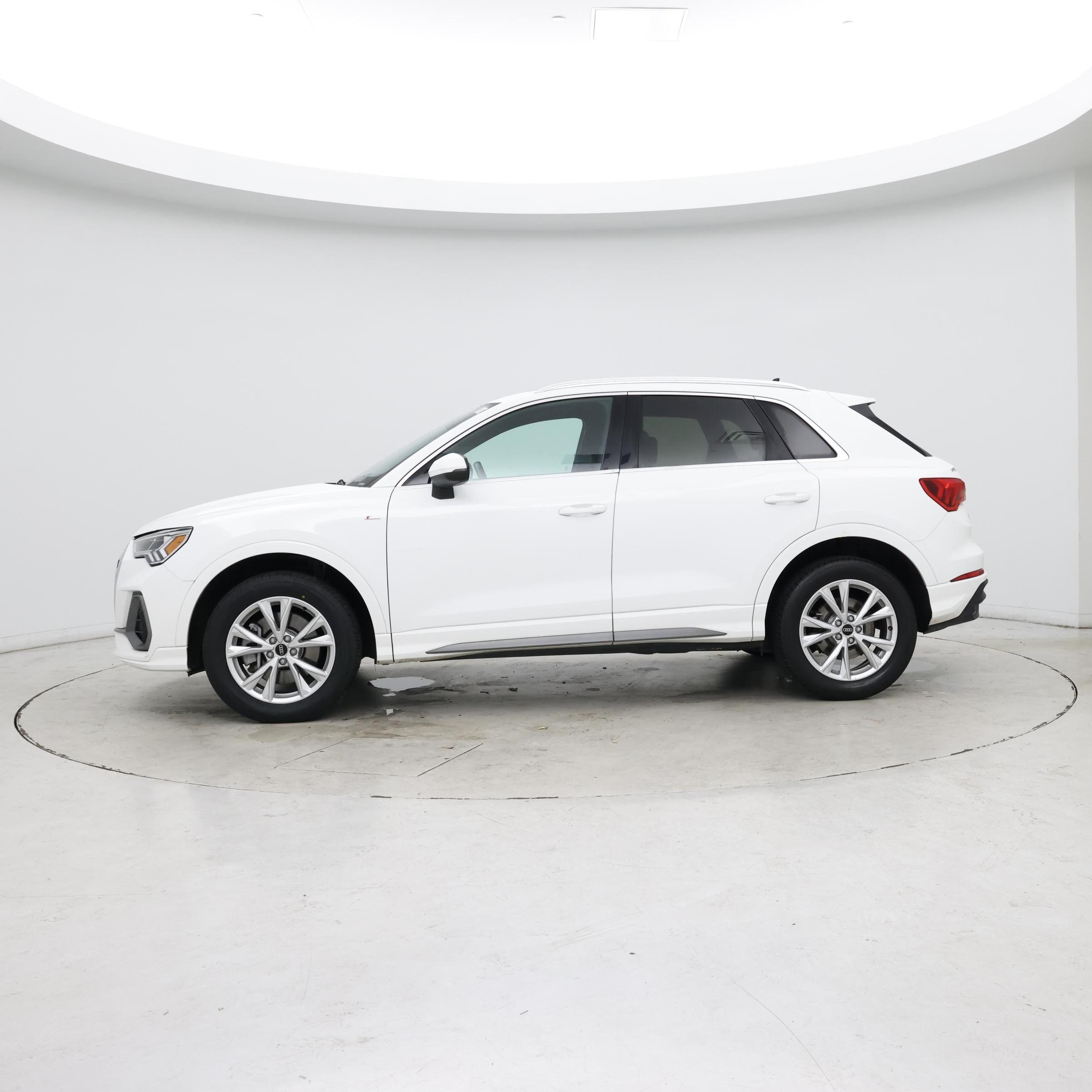 Thumbnail: 2023 Audi Q3 - 3