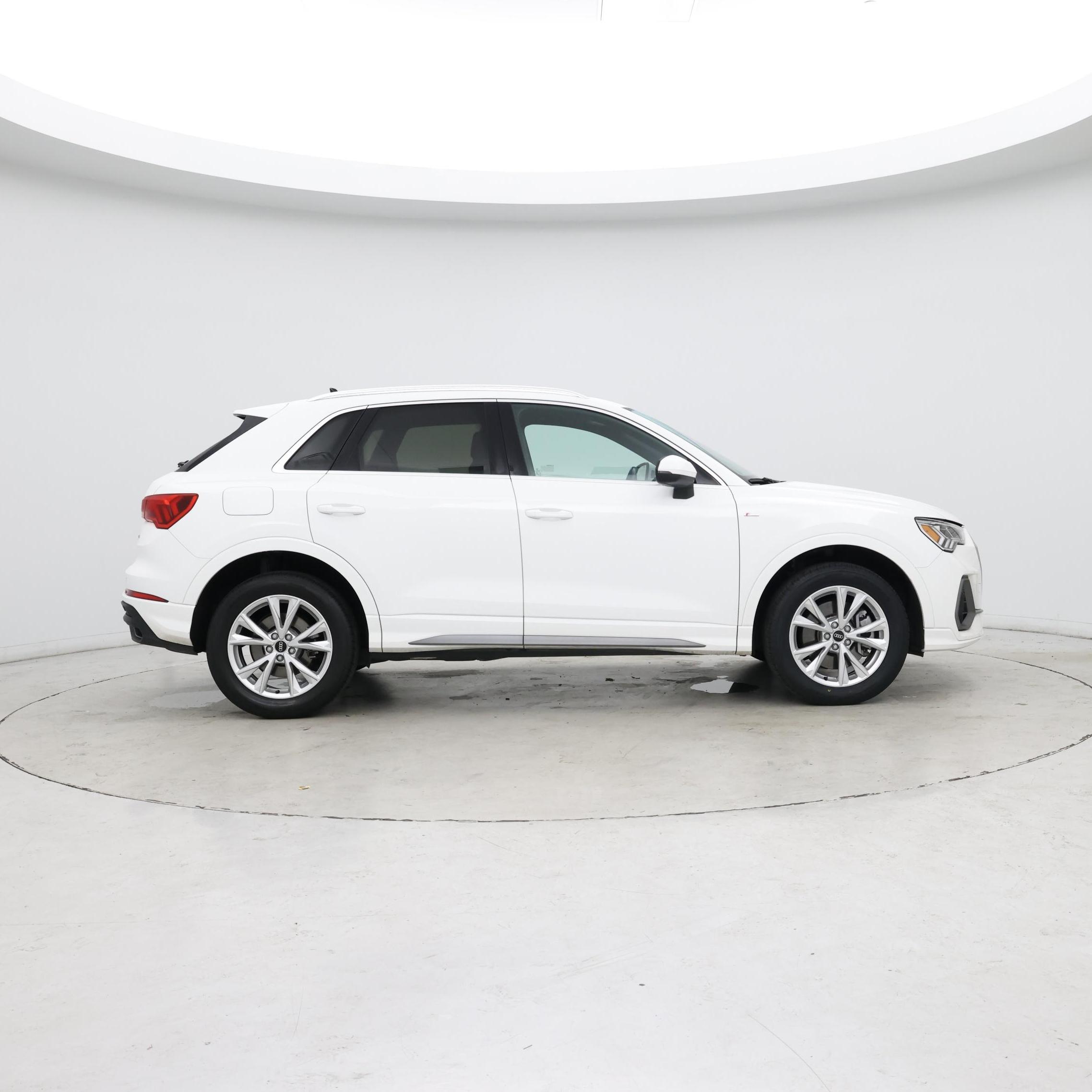 Thumbnail: 2023 Audi Q3 - 7