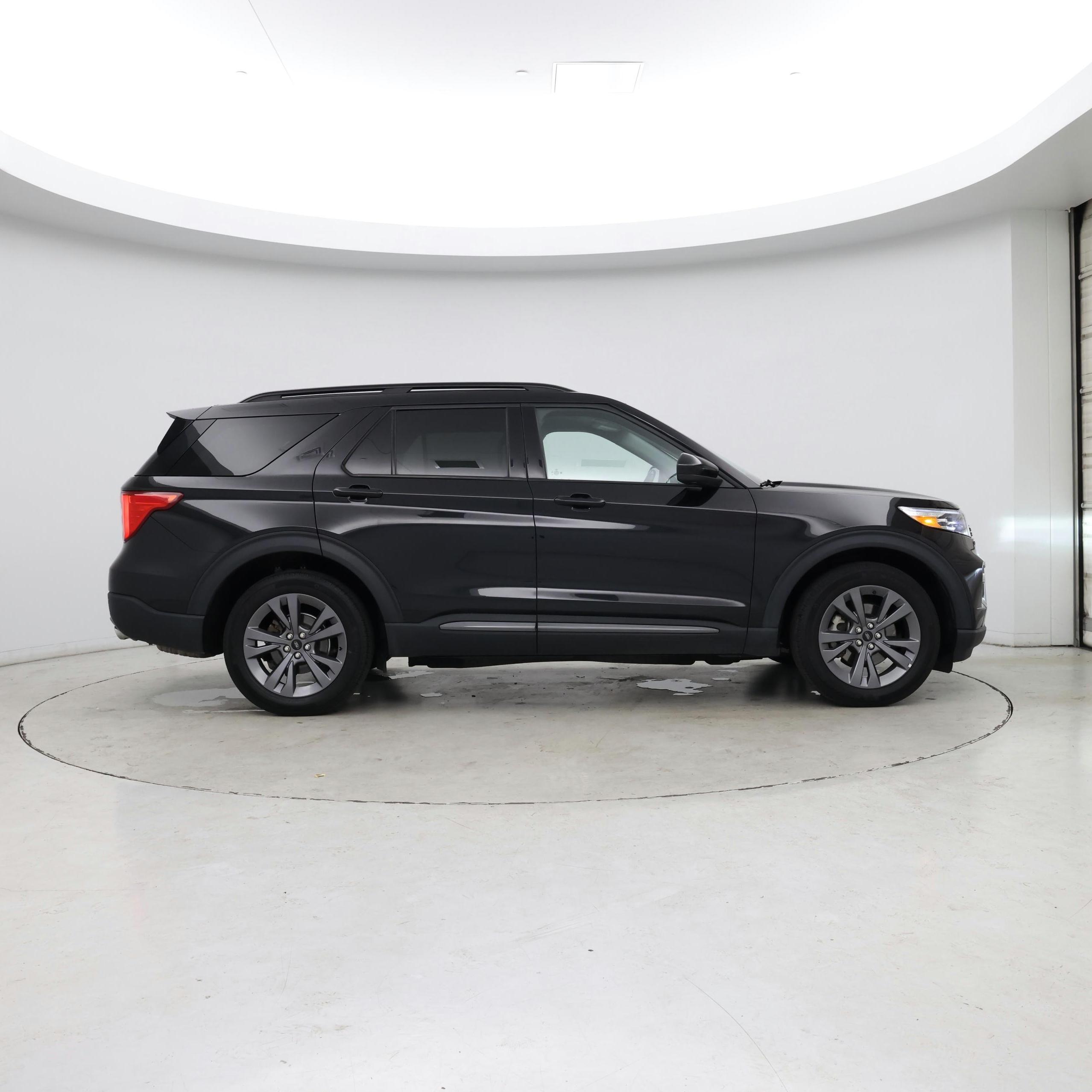 Thumbnail: 2022 Ford Explorer - 7